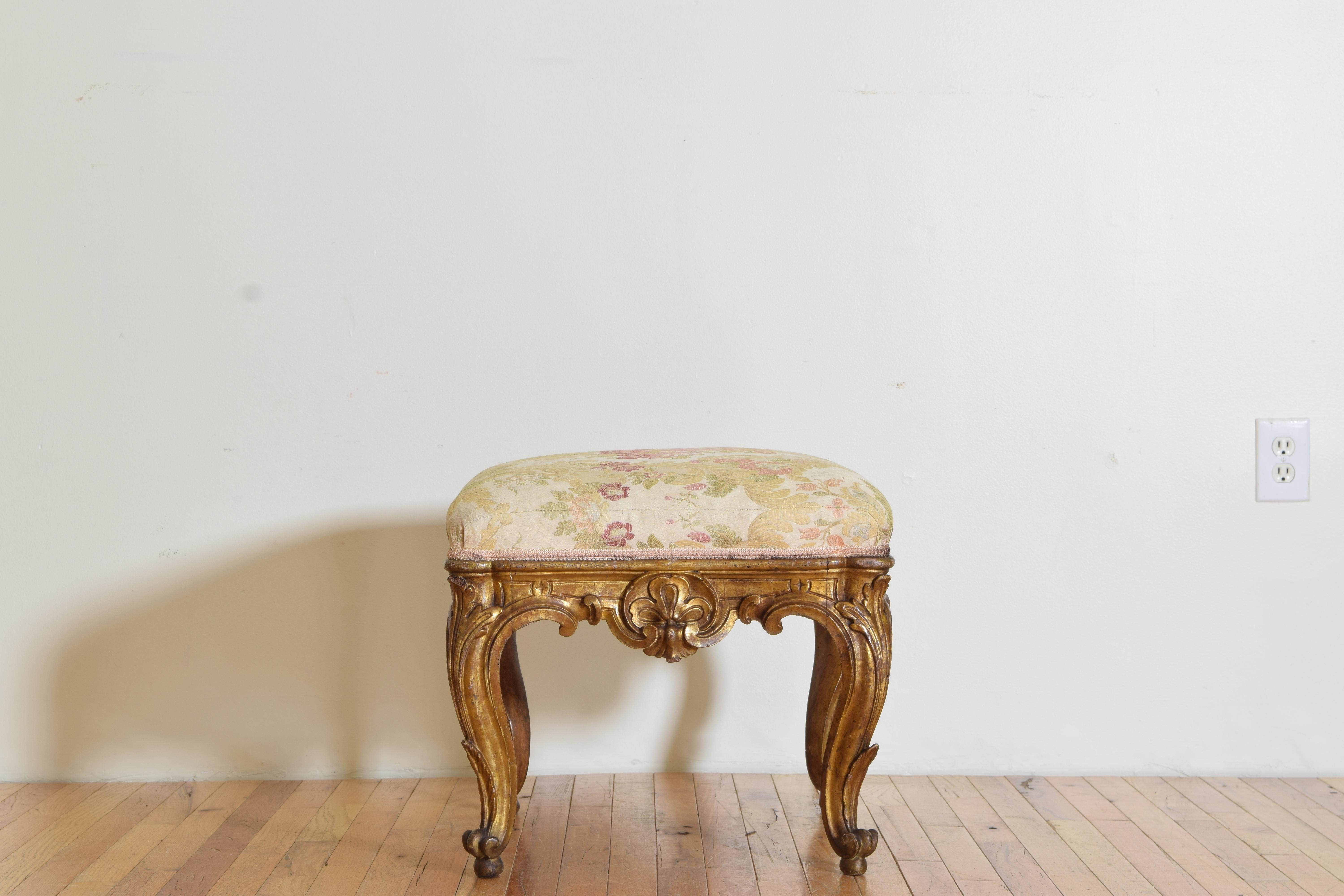 Milieu du XIXe siècle Banc italien de style néo-rococo en bois doré sculpté, 3ème quart du 19ème siècle