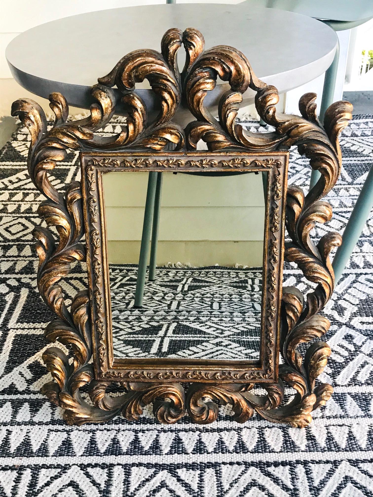 Italian Rococo Small Ornamental Mirror with Carved Giltwood Frame, circa 1940s In Good Condition In Fort Lauderdale, FL