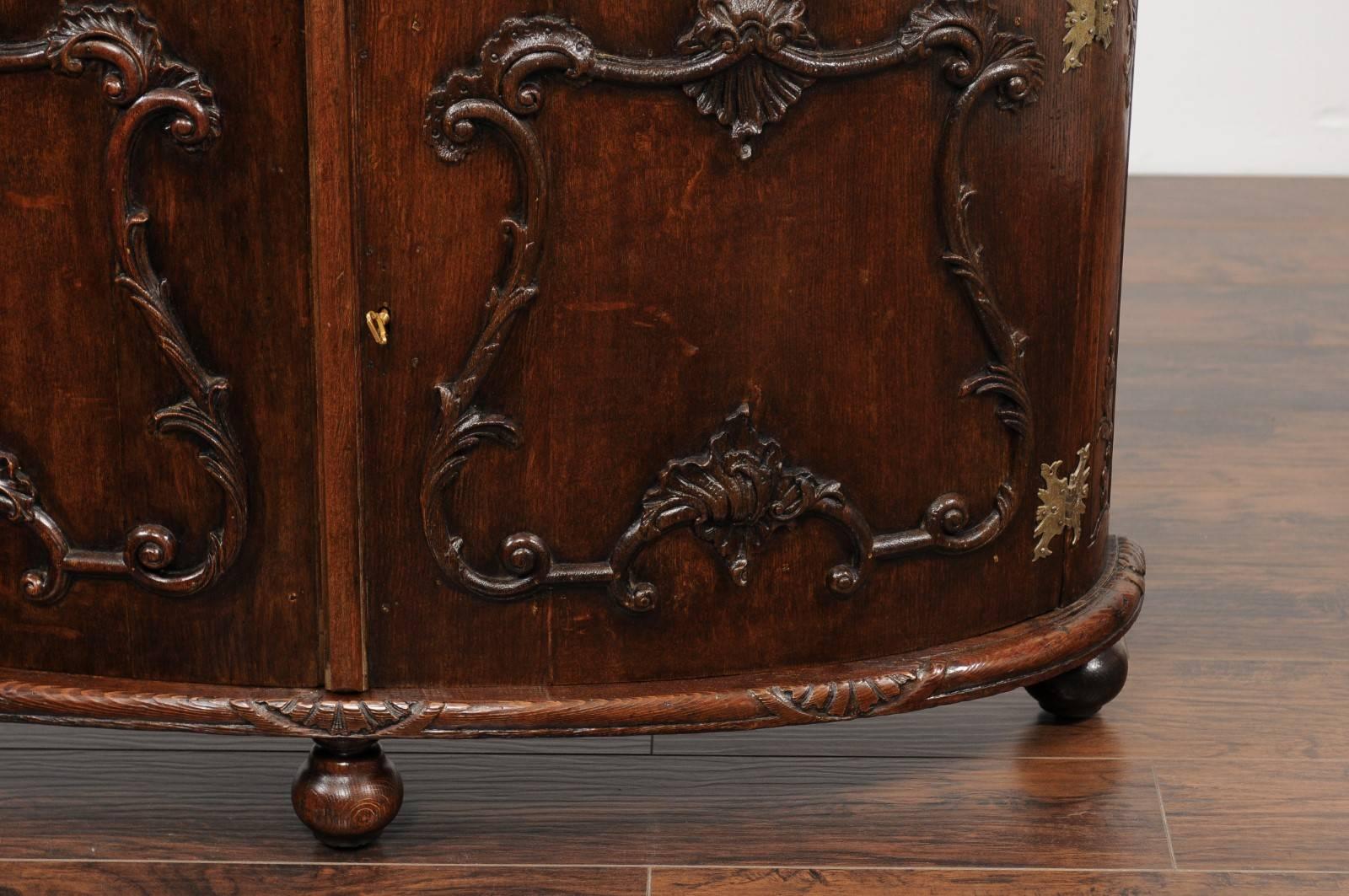 Italian Rococo Style 1800s Hand-Carved Oak Demi-Lune Cabinet with Cartouches 7