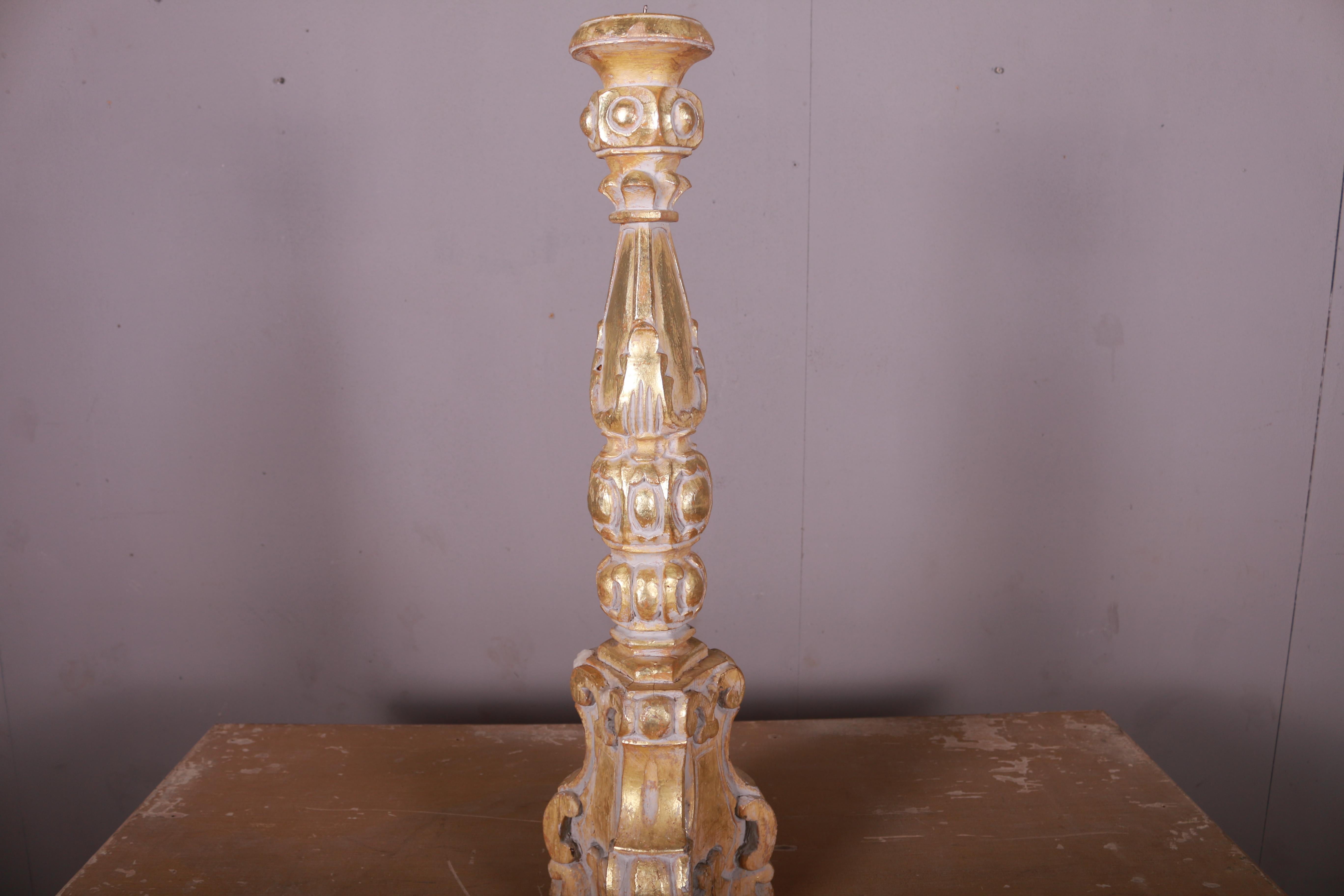 Italian Rococo Style 1890s Giltwood Painted Candlestick with Carved Scrolls For Sale 2