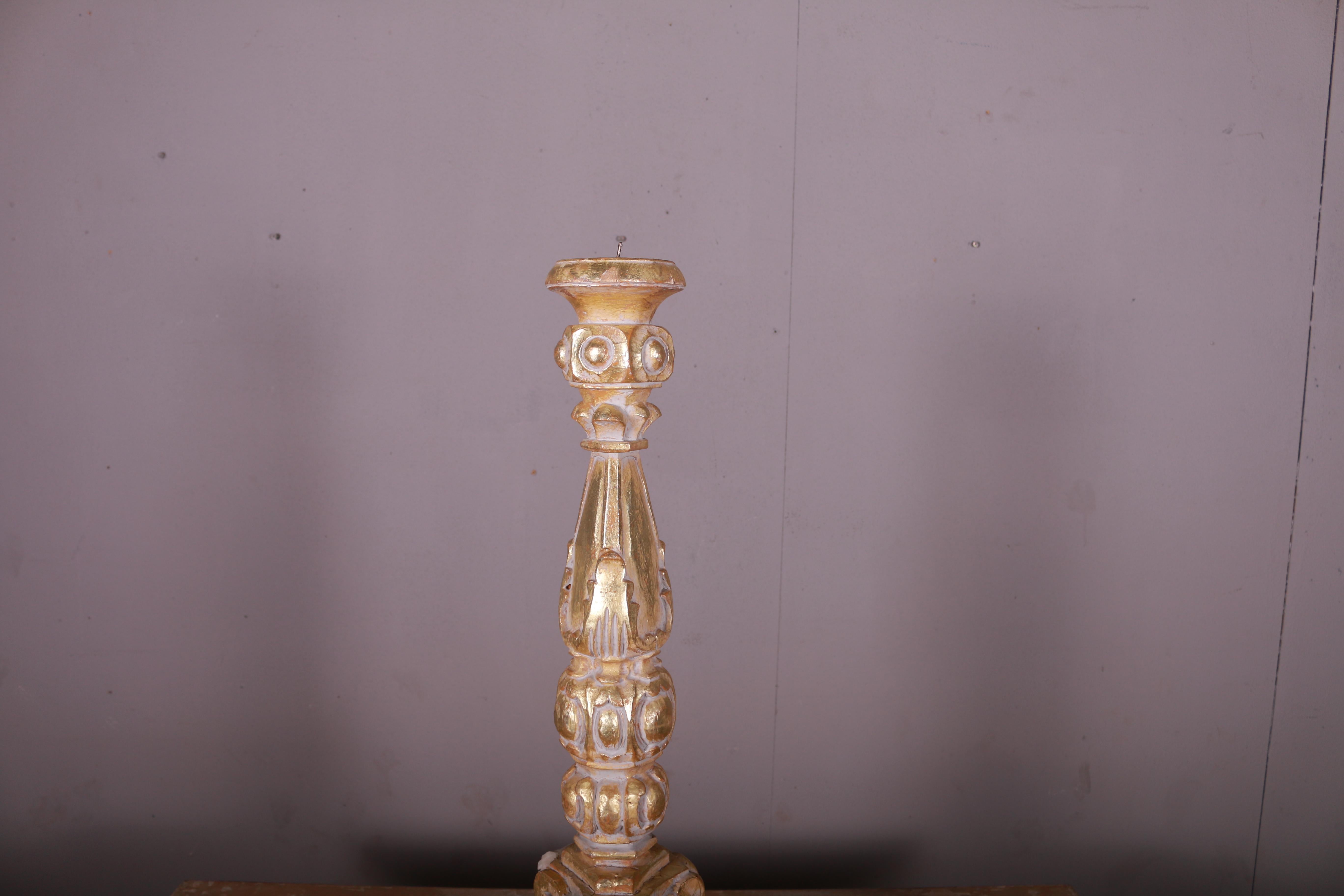 Italian Rococo Style 1890s Giltwood Painted Candlestick with Carved Scrolls For Sale 3