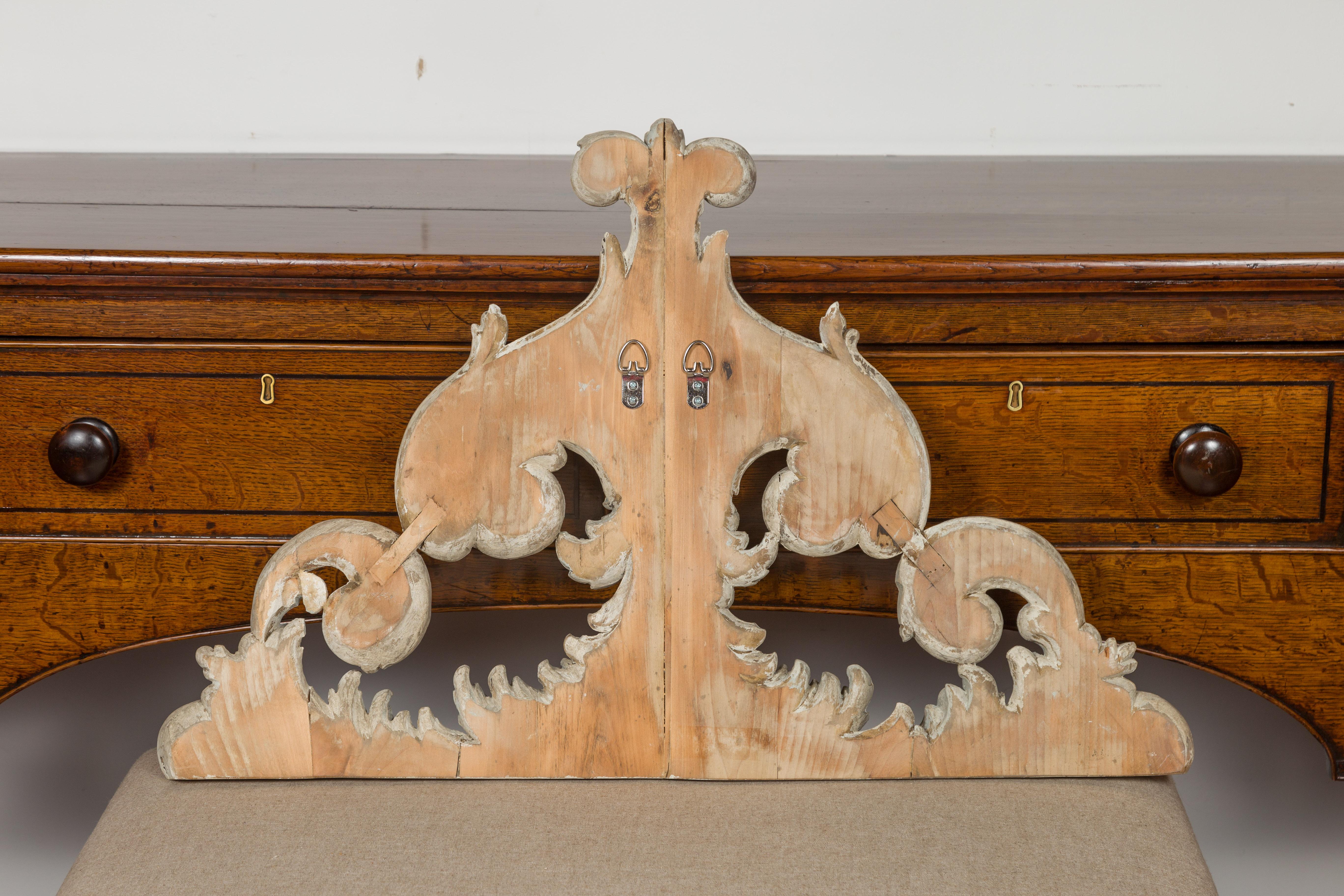 Italian Rococo Style 19th Century Painted Fragment with Carved Acanthus Leaves For Sale 7