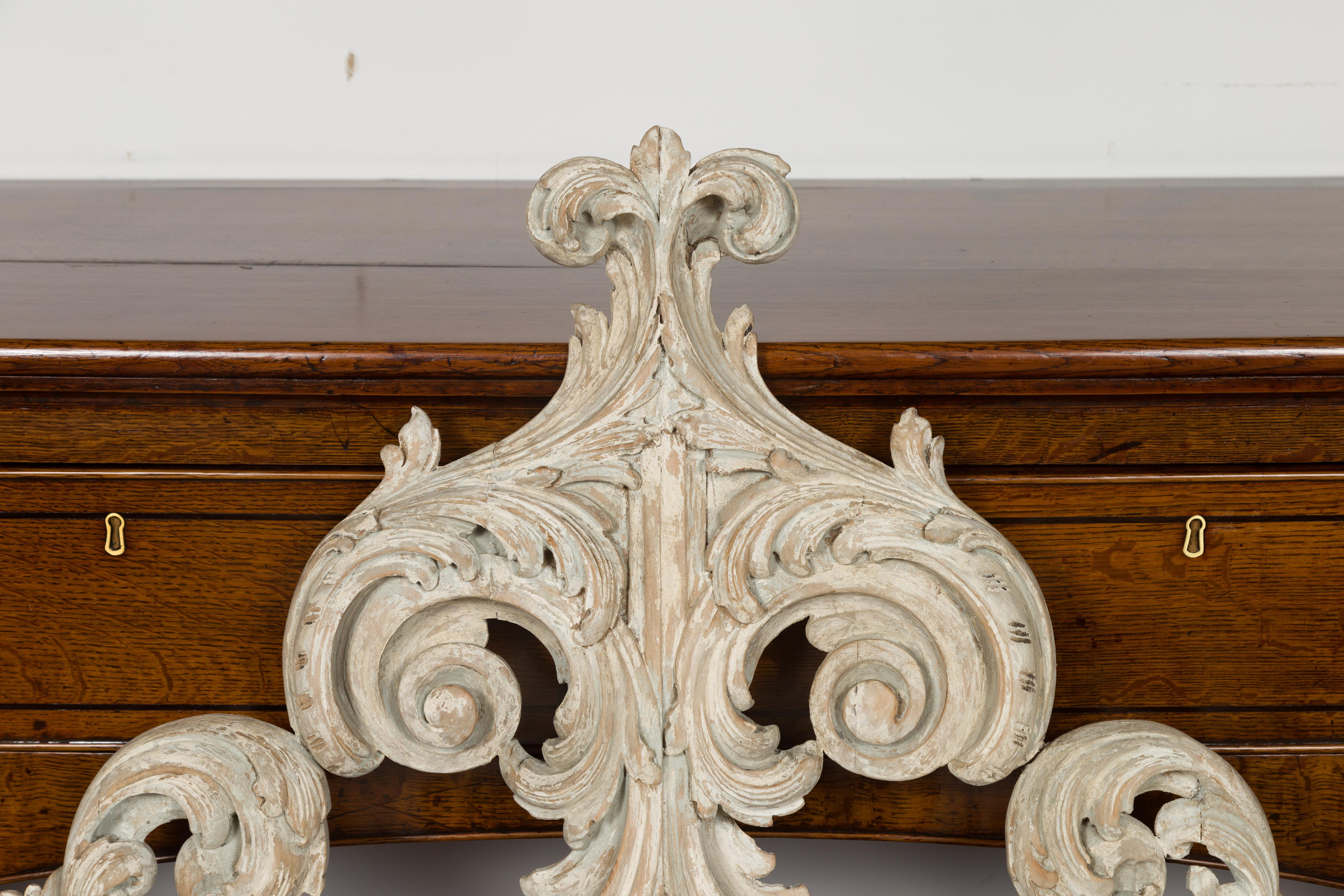 Italian Rococo Style 19th Century Painted Fragment with Carved Acanthus Leaves In Good Condition For Sale In Atlanta, GA