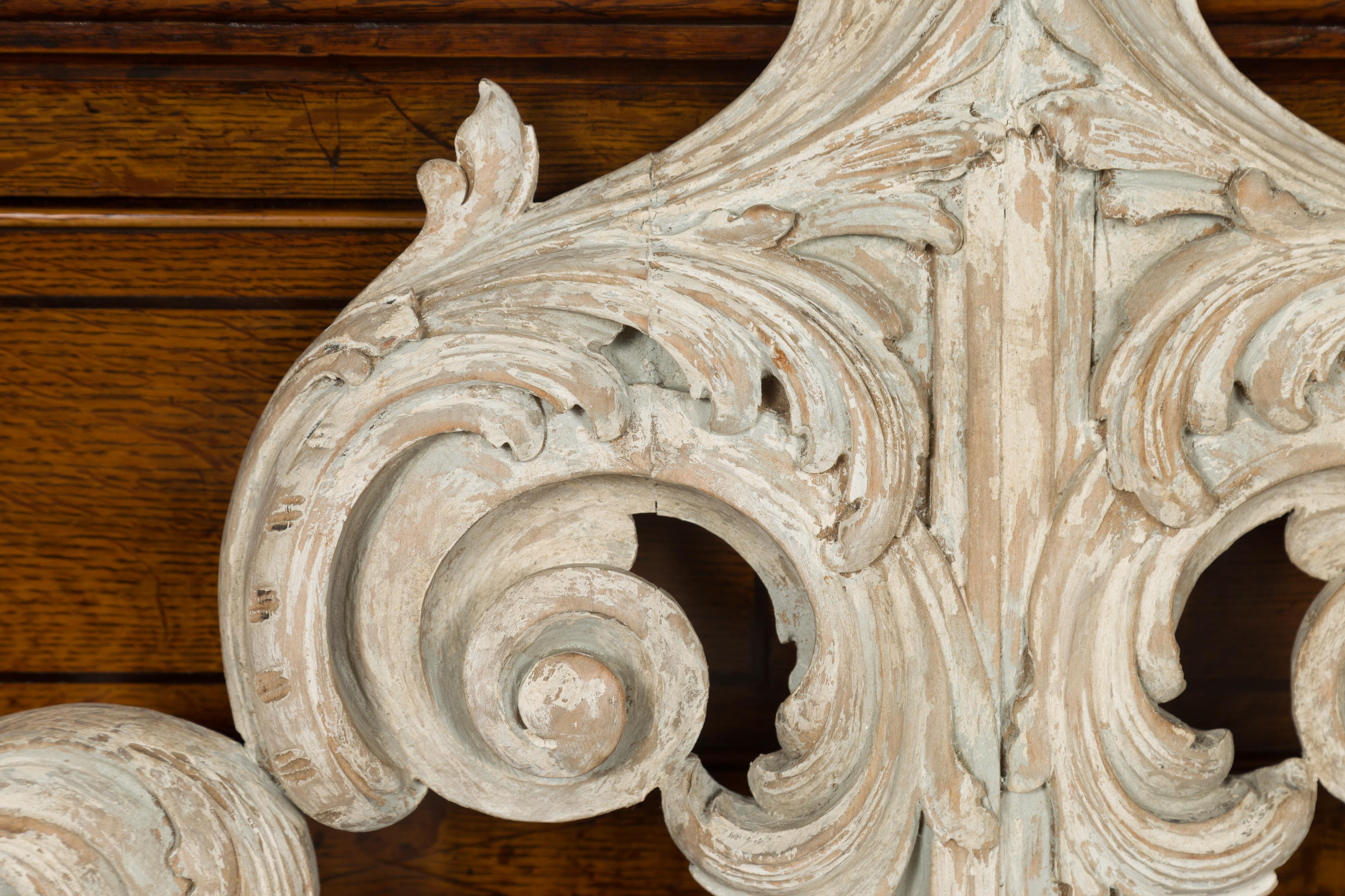 Italian Rococo Style 19th Century Painted Fragment with Carved Acanthus Leaves For Sale 4
