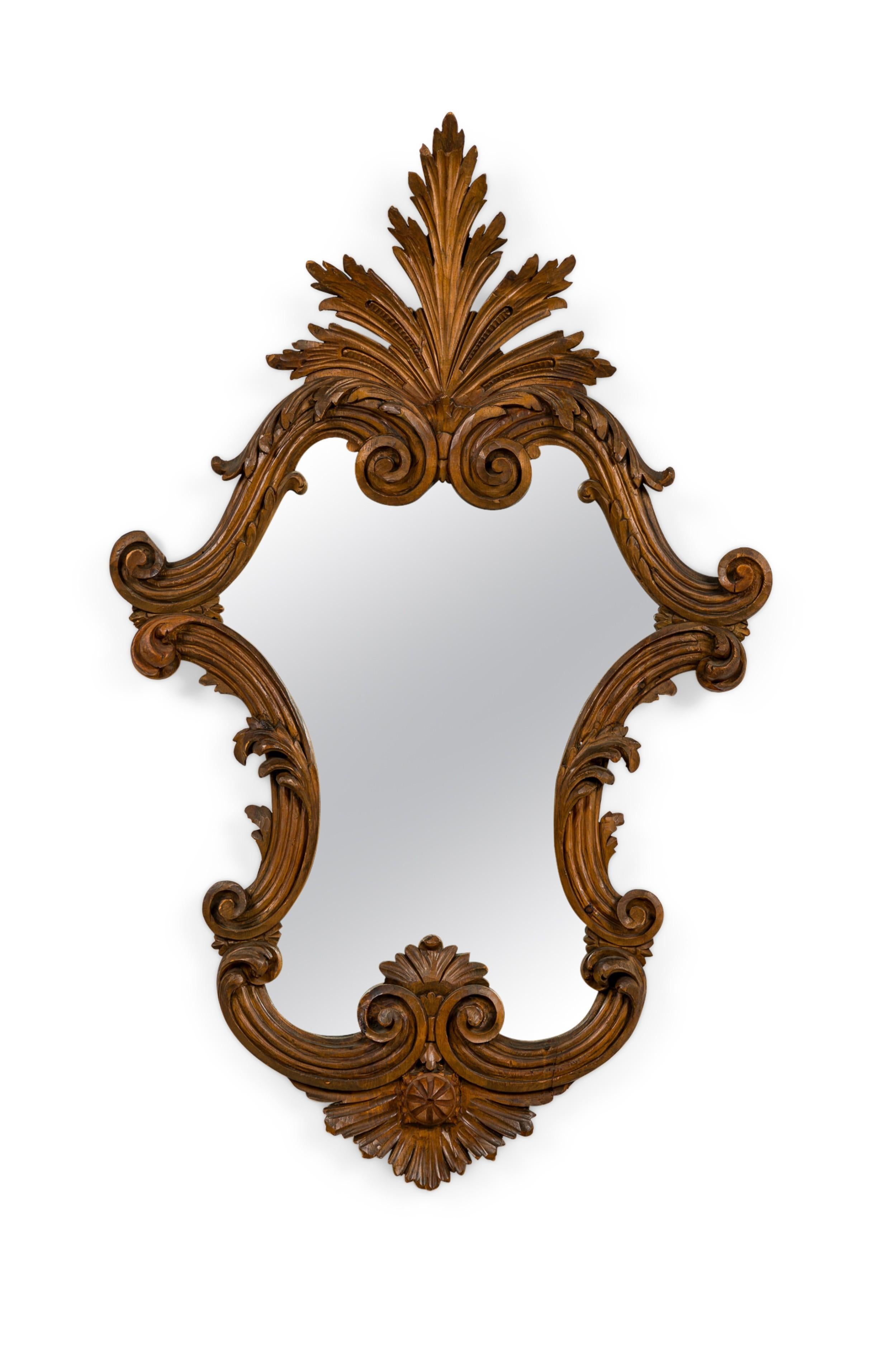 Rococò Specchi da parete in legno da frutto intagliati a forma di cartiglio in stile rococò italiano in vendita