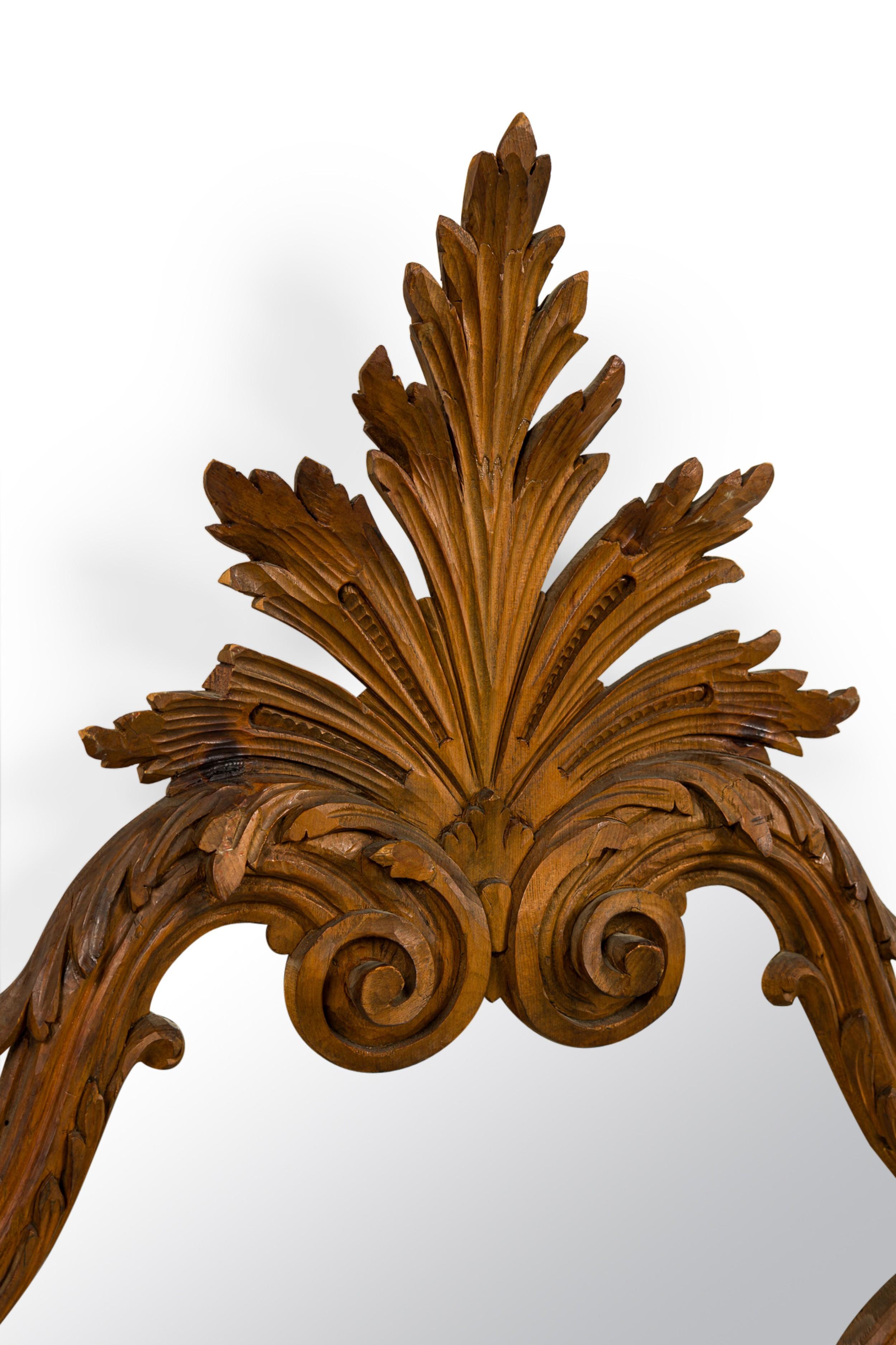 XX secolo Specchi da parete in legno da frutto intagliati a forma di cartiglio in stile rococò italiano in vendita