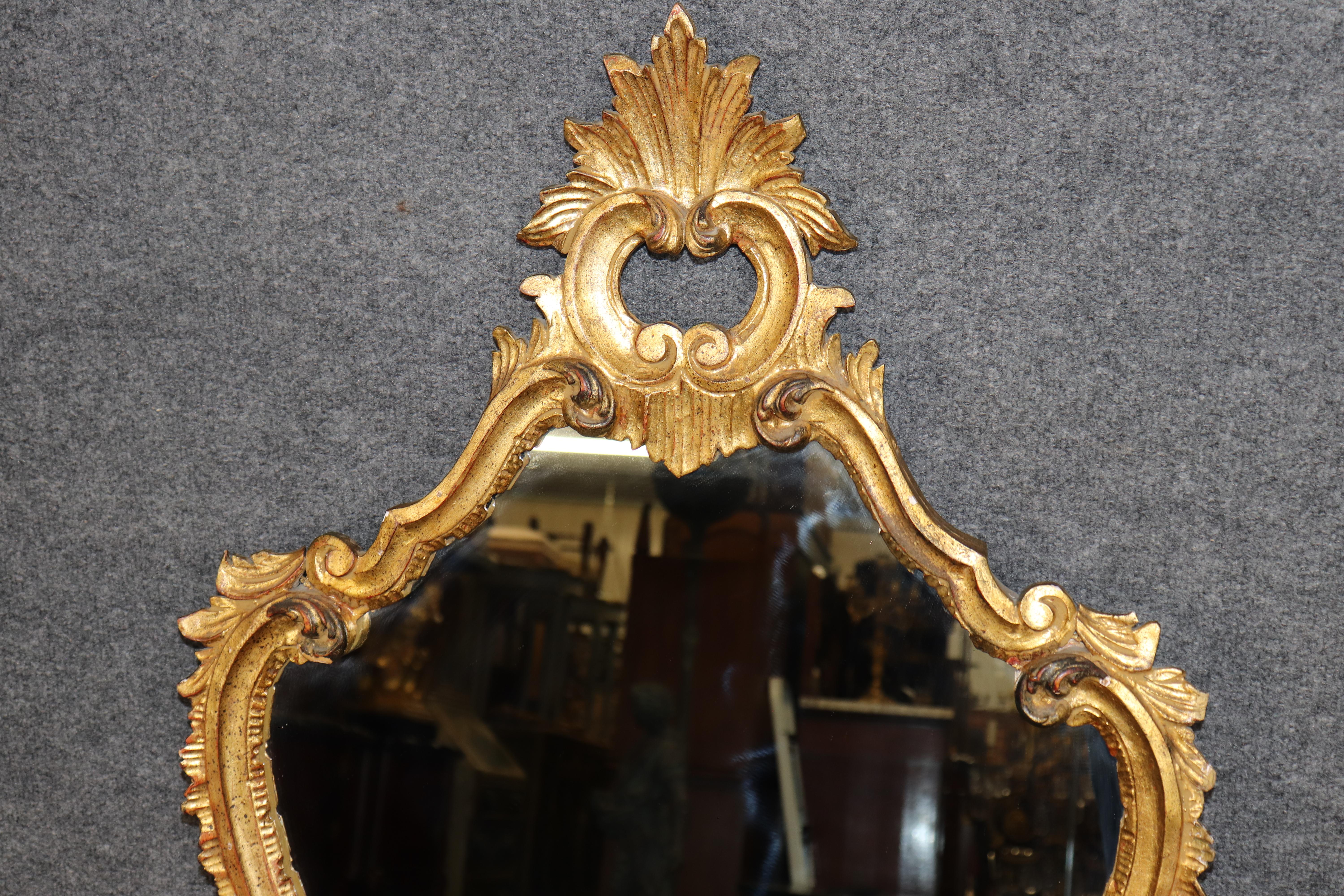Espejo Italiano Estilo Rococó Tallado Dorado en venta 4