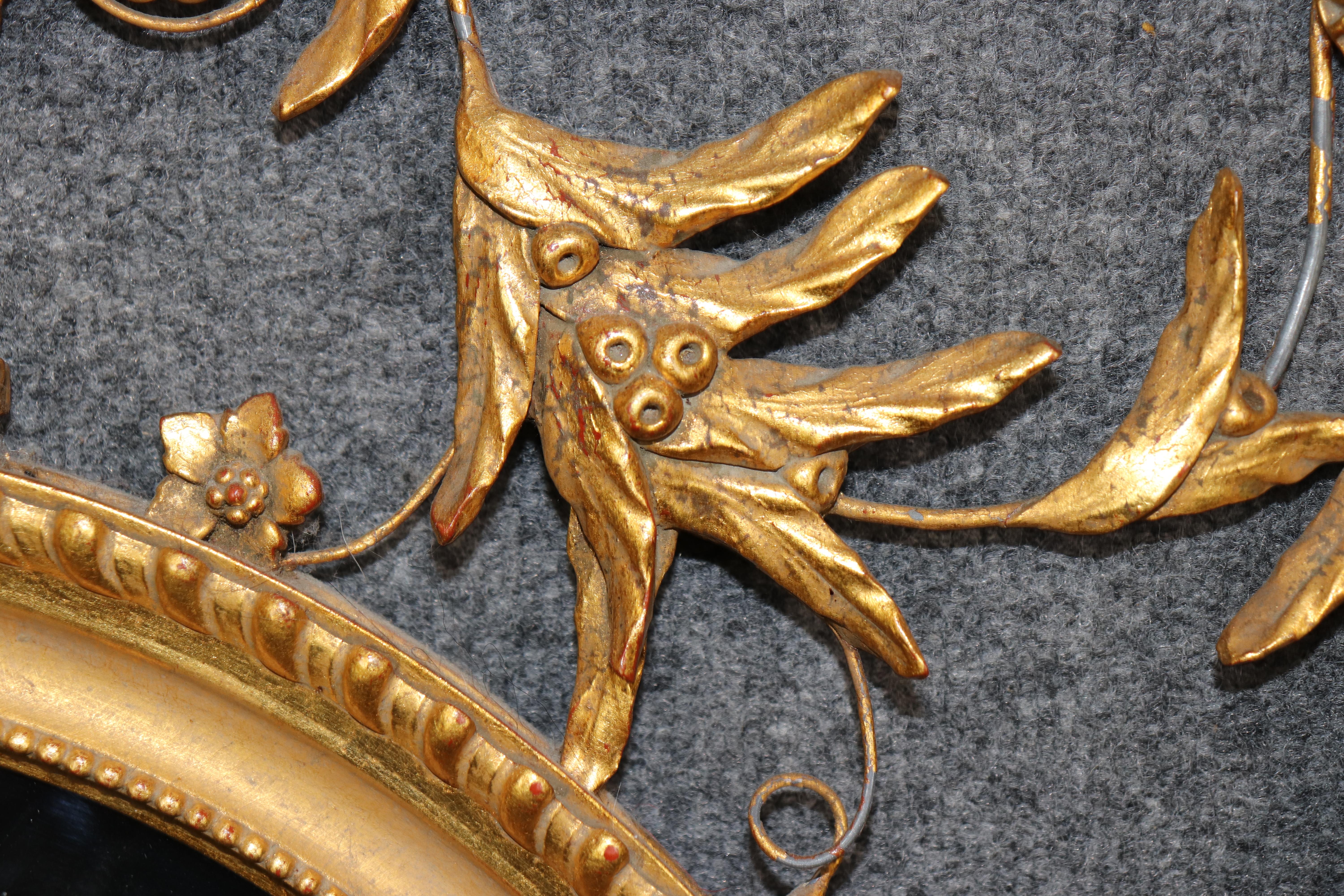 Italienischer Rokoko-Stil geschnitzt Gold vergoldet Spiegel mit floralen Dekorationen (20. Jahrhundert) im Angebot