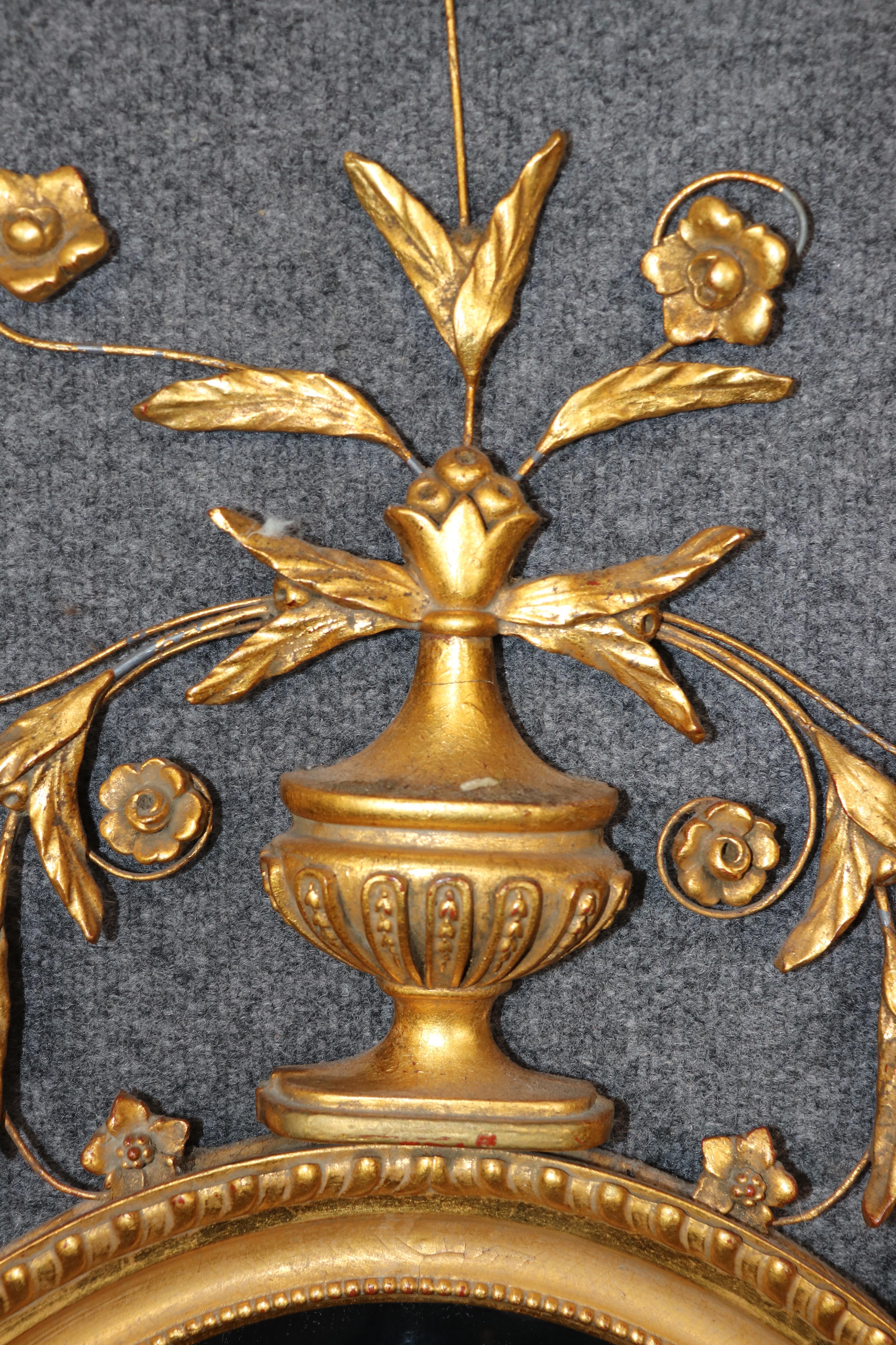 Italienischer Rokoko-Stil geschnitzt Gold vergoldet Spiegel mit floralen Dekorationen (Gips) im Angebot