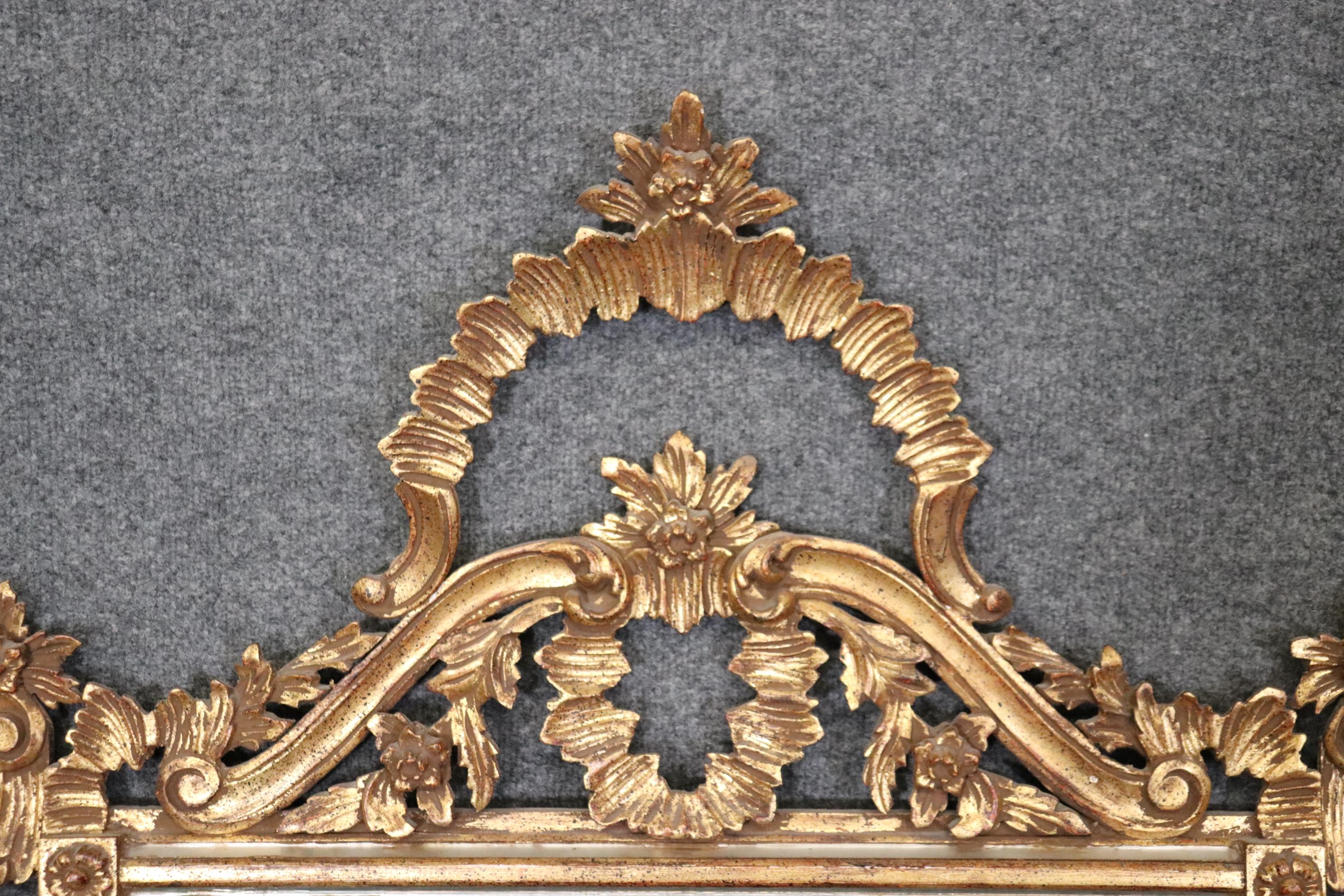 Italian Rococo Style Carved Gold Gilt Wall Mirror For Sale 1