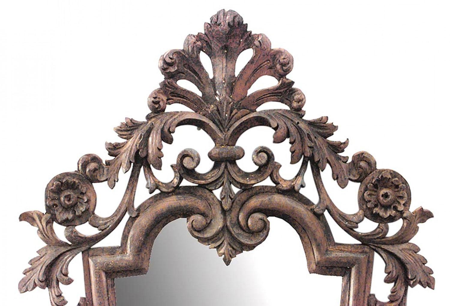 Rococò Specchi da parete in pino spogliato intagliato in stile rococò italiano in vendita