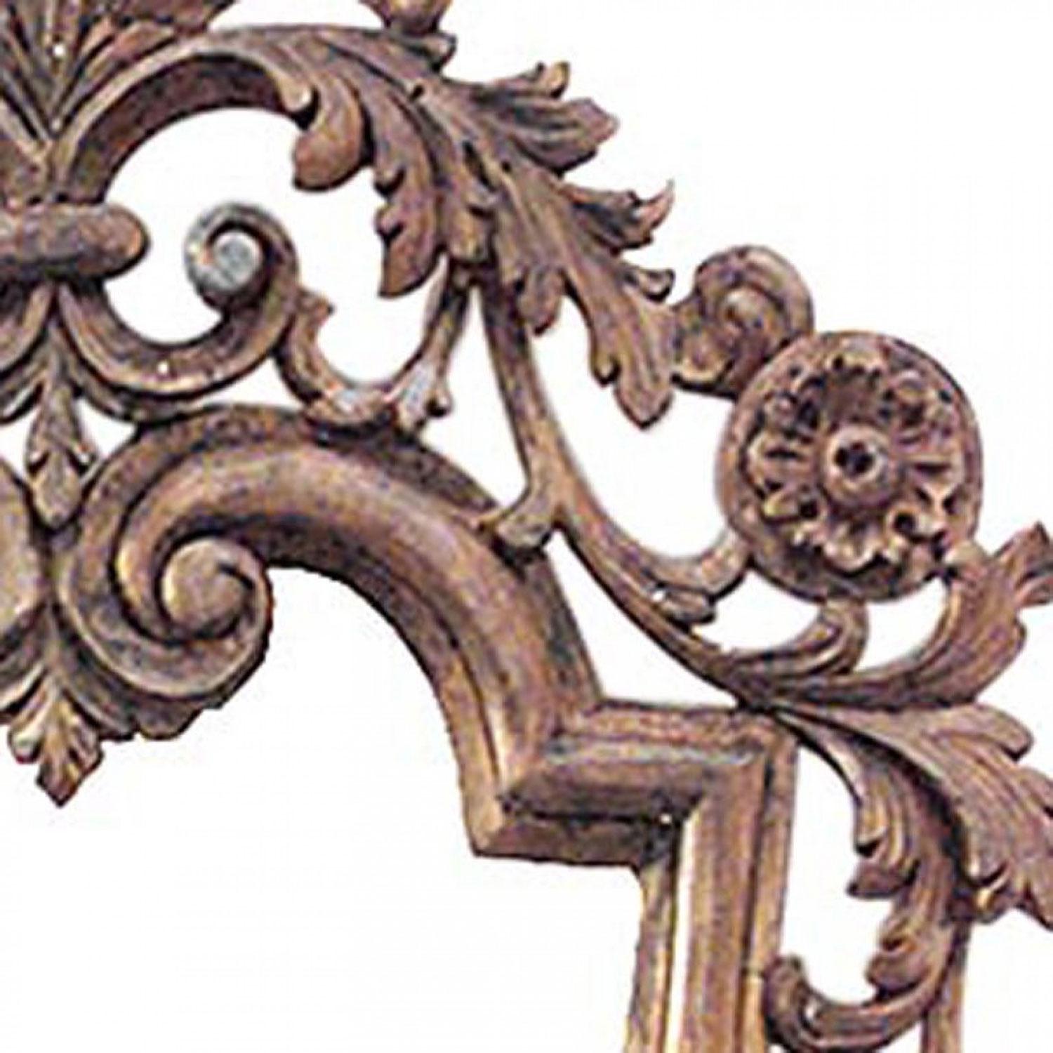 Intagliato Specchi da parete in pino spogliato intagliato in stile rococò italiano in vendita