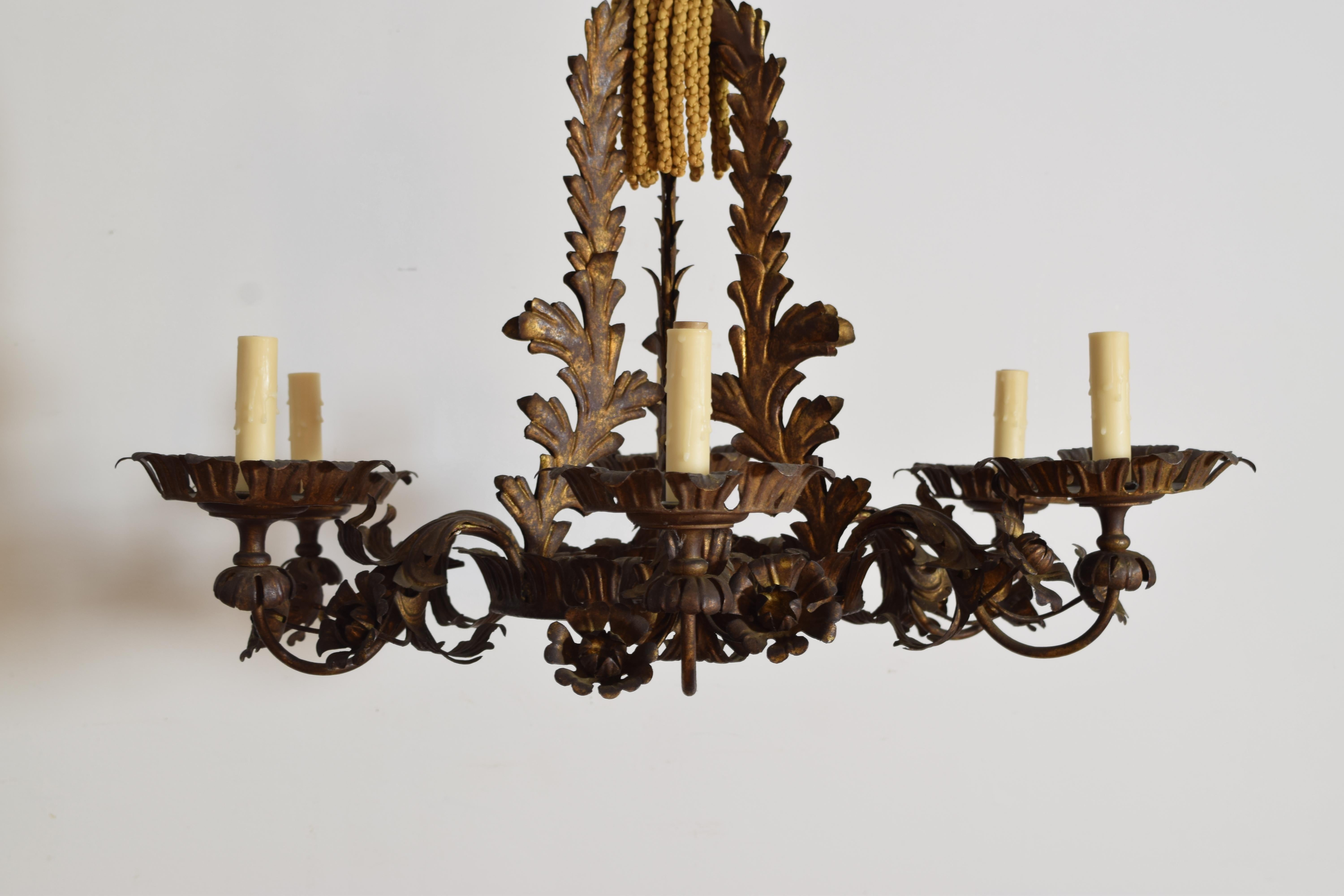 Italian Rococo Style Gilt Metal 6-Light Chandelier, 1st half 20th century en Bueno estado para la venta en Atlanta, GA