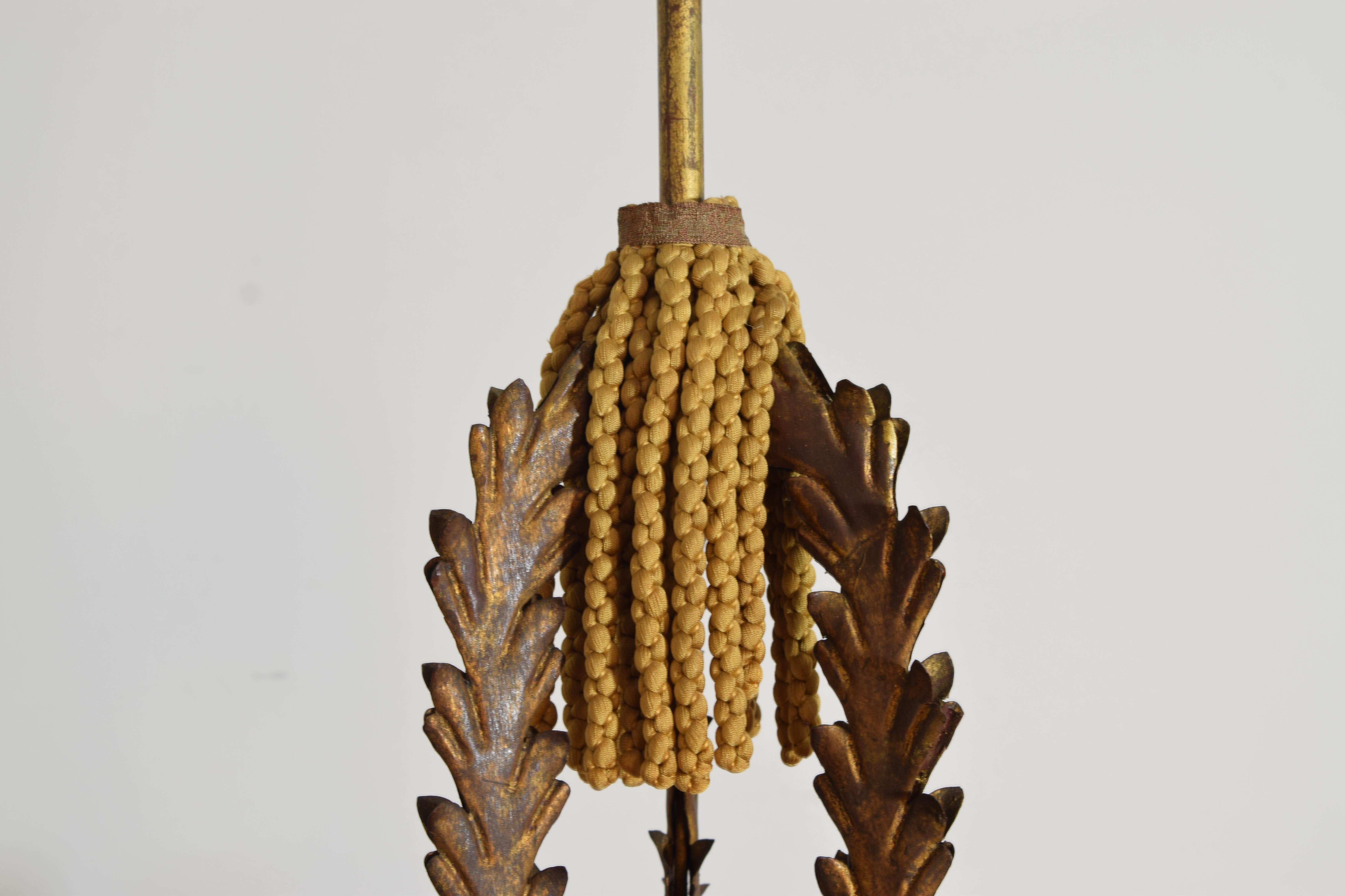 Italian Rococo Style Gilt Metal 6-Light Chandelier, 1st half 20th century en venta 1