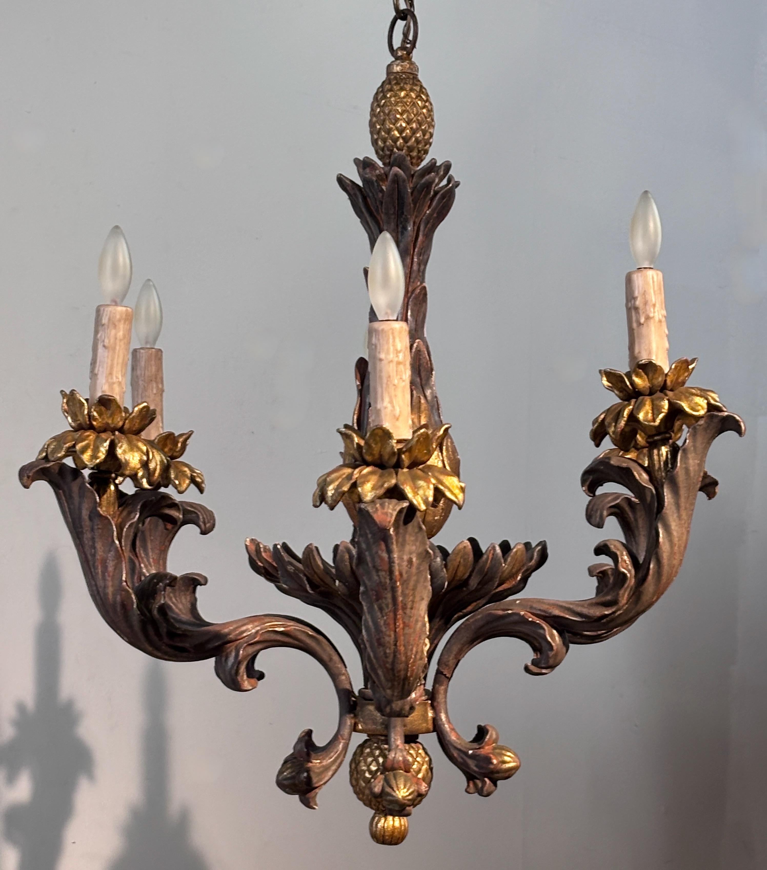 Rococò Italian Rococo Style Gilt Wood Light Fixture in vendita