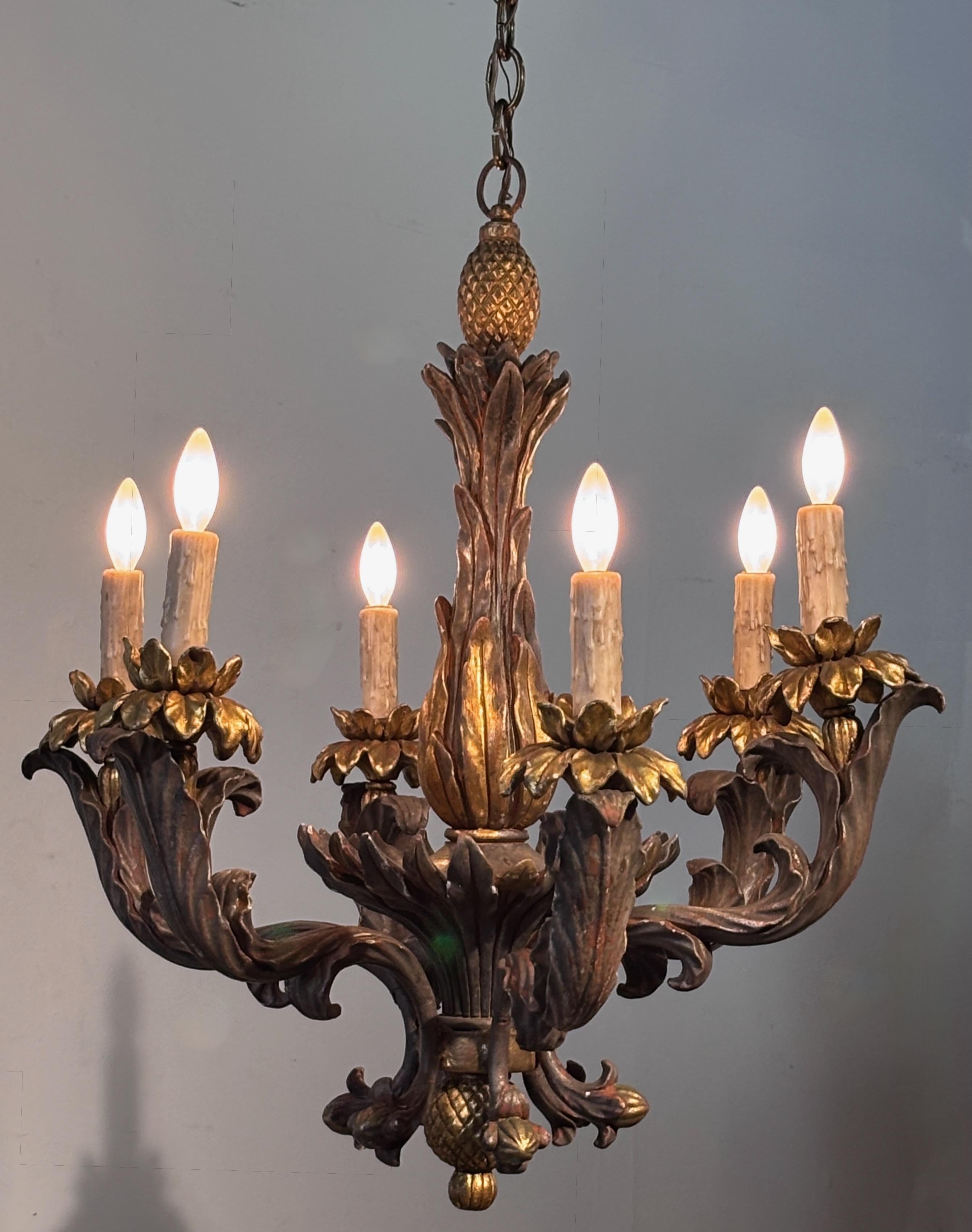 Italian Rococo Style Gilt Wood Light Fixture in vendita 1
