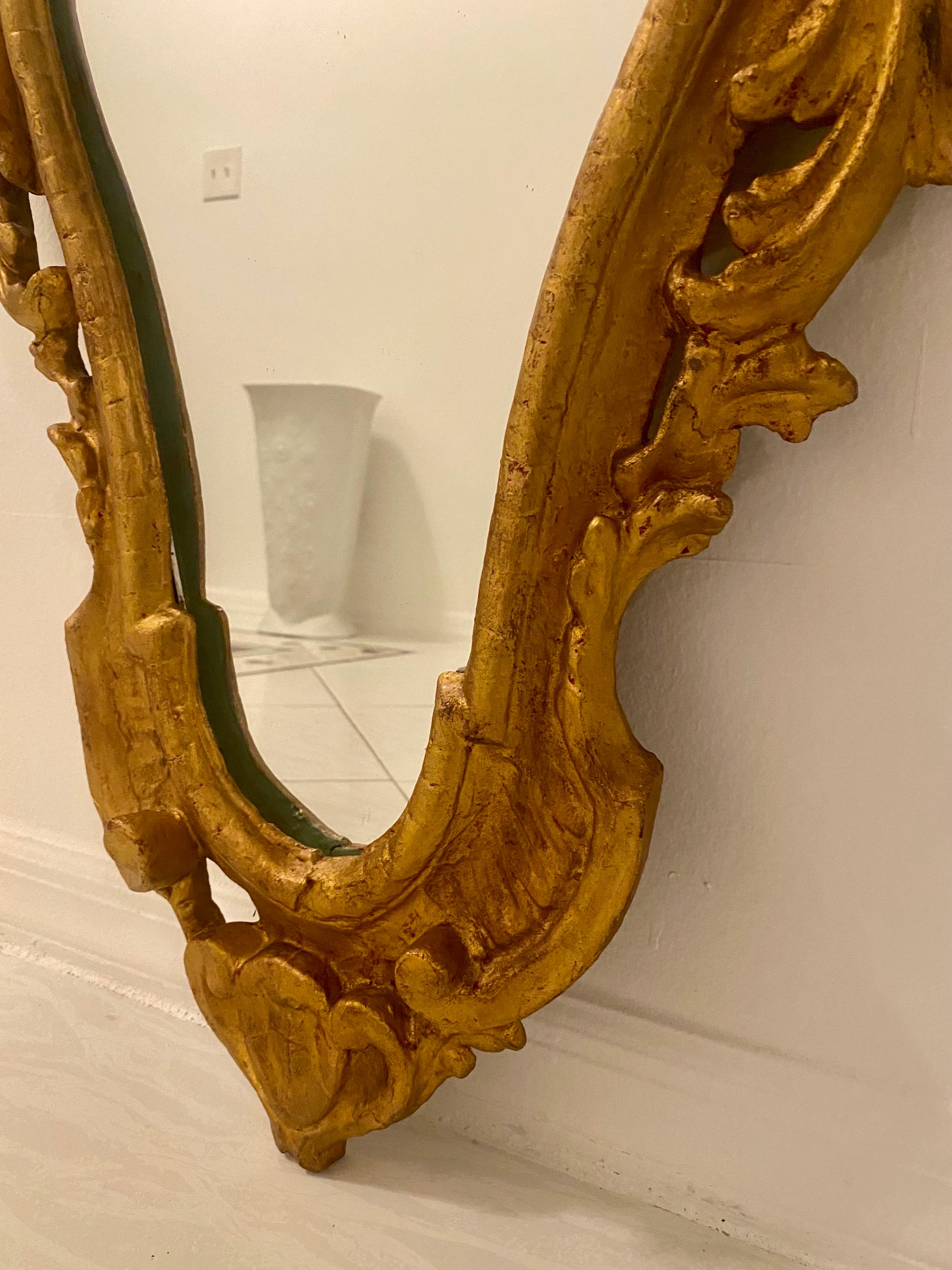 Miroir italien de style rococo en bois doré  en vente 10