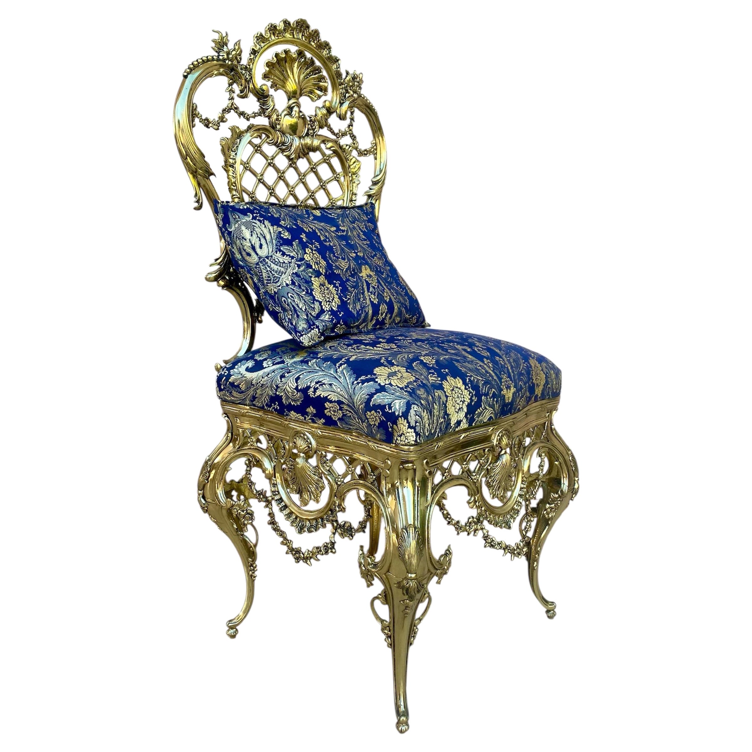 Italian Rococo Style Giltwood Chair with Rich Blue Damask Upholstery im Angebot