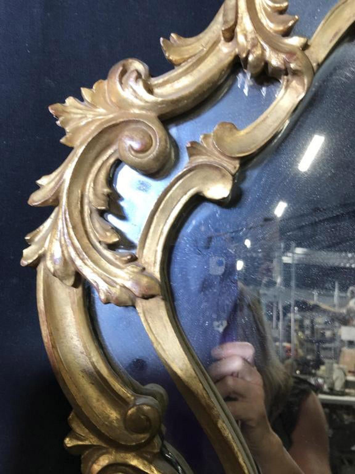 Italian Rococo Style Giltwood Mirror In Good Condition In Sheffield, MA