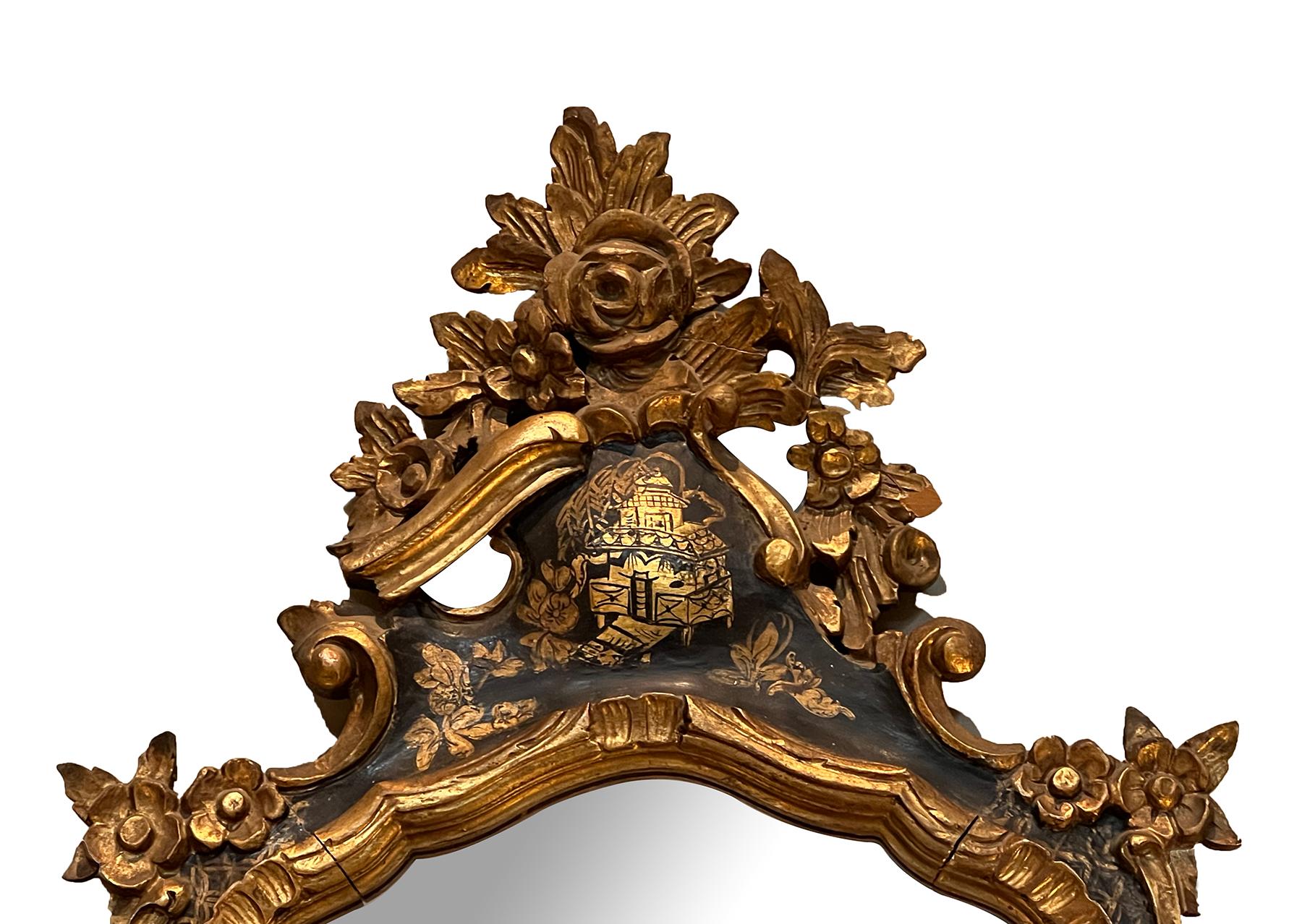 Italienischer Rokoko-Stil Giltwood Spiegel mit Chinoiserie Dekoration (Geschnitzt) im Angebot