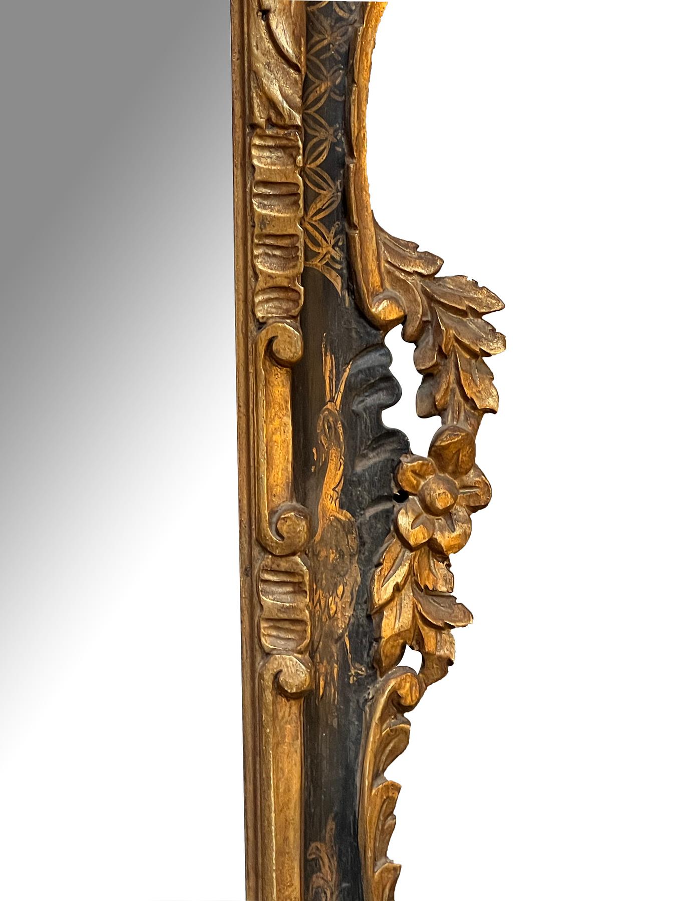 Italienischer Rokoko-Stil Giltwood Spiegel mit Chinoiserie Dekoration (Frühes 20. Jahrhundert) im Angebot
