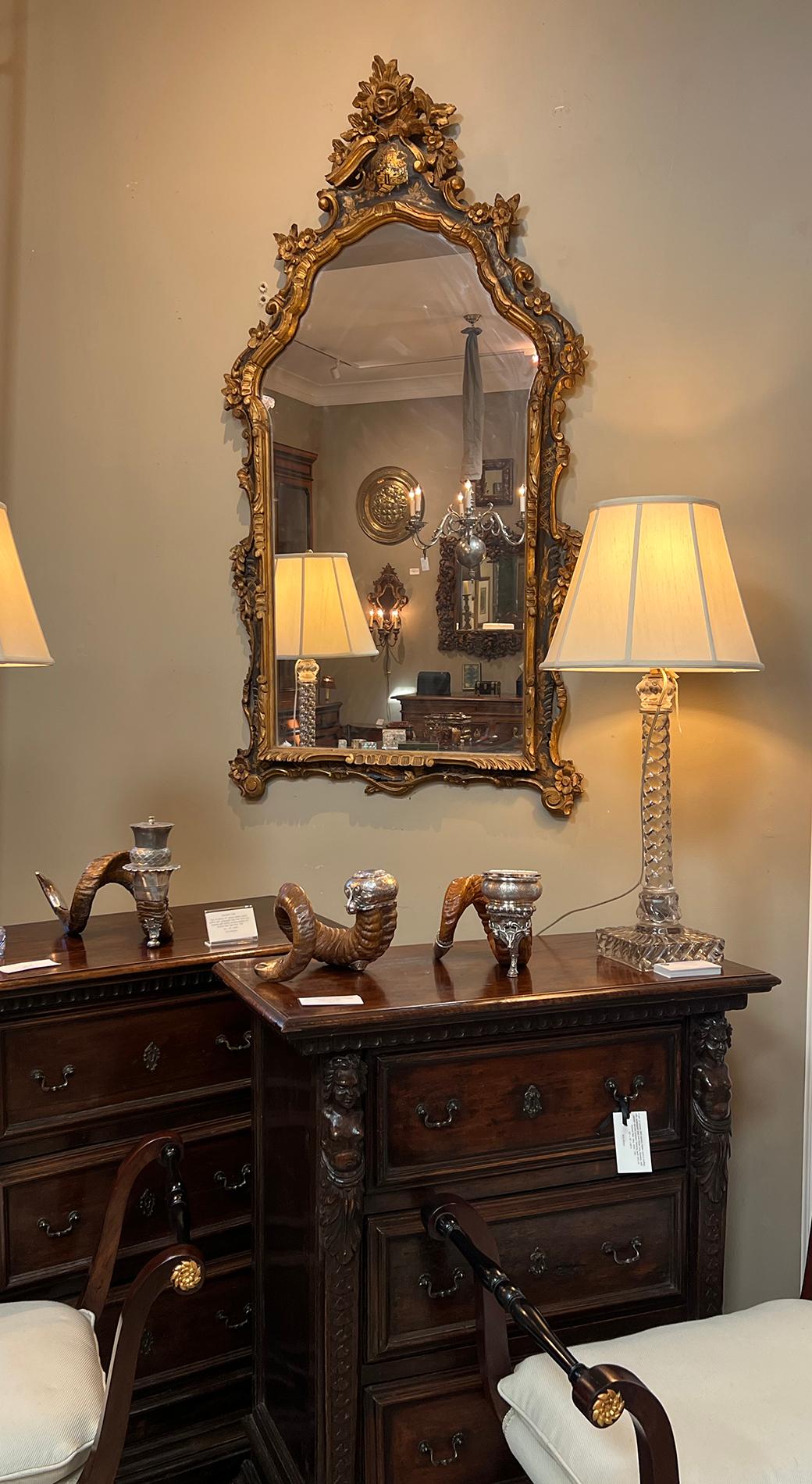 Italienischer Rokoko-Stil Giltwood Spiegel mit Chinoiserie Dekoration im Angebot 1