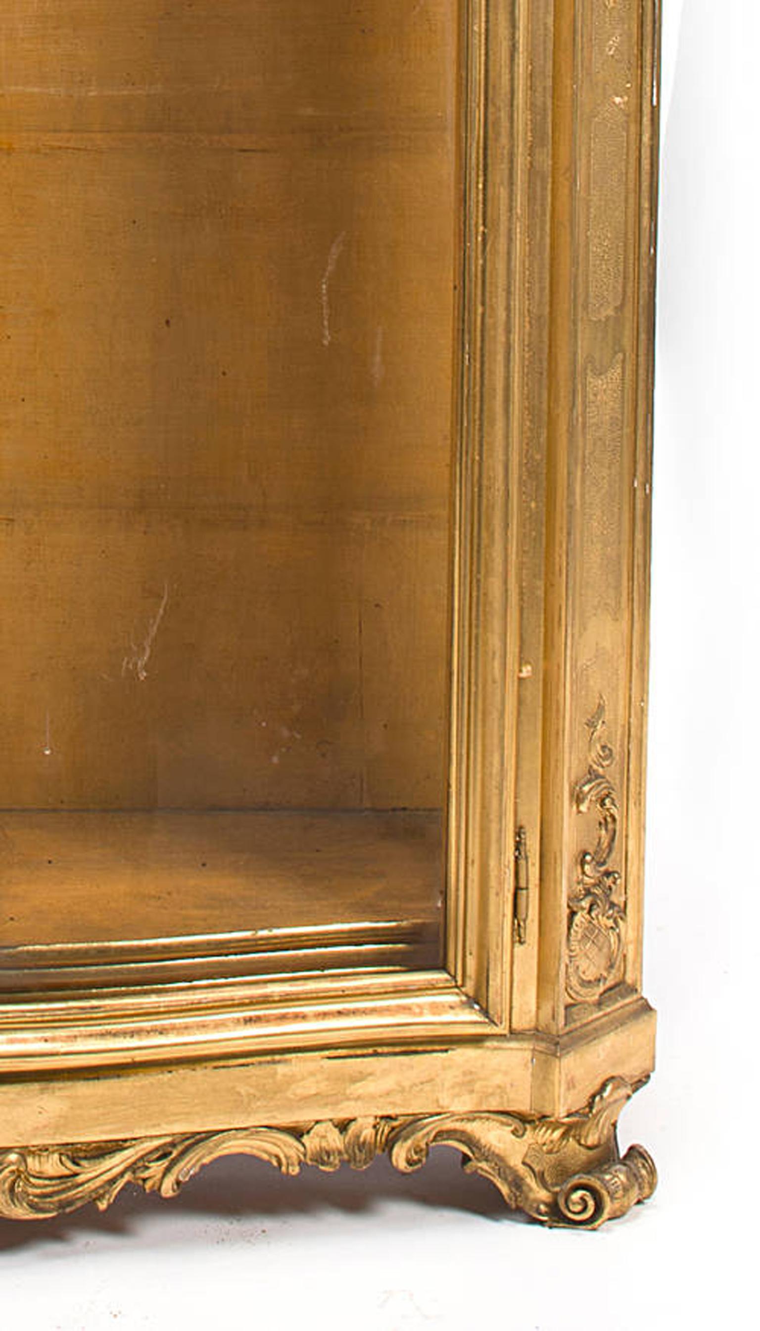 Italian Rococo Style Giltwood Vitrine Cabinet, 19th Century In Good Condition In Cypress, CA