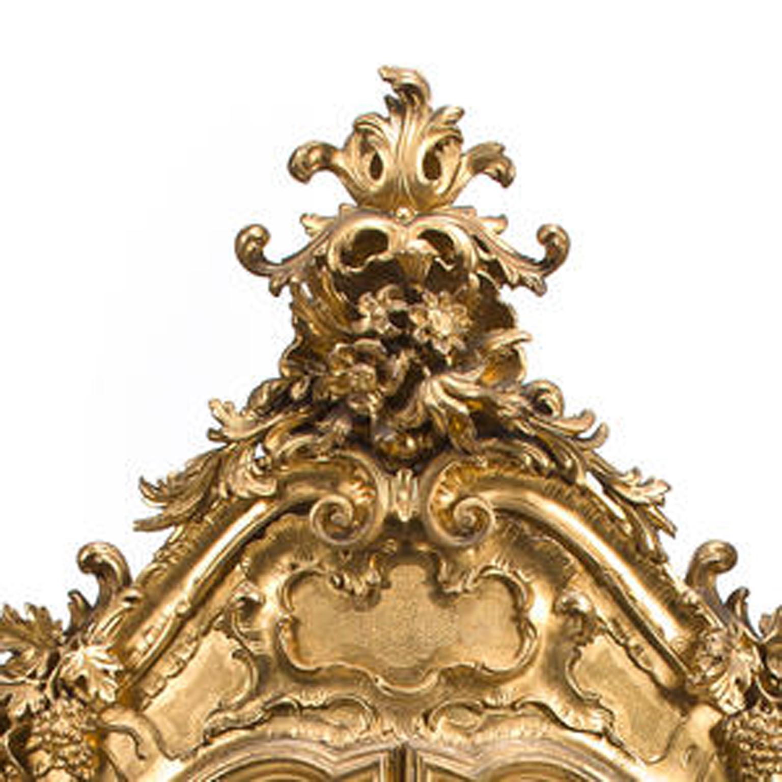Italian Rococo Style Giltwood Vitrine Cabinet, 19th Century 2