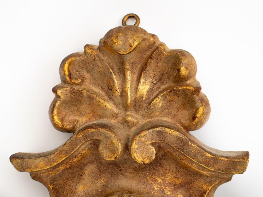 Bois doré Miroir mural en bois doré de style rococo italien en vente