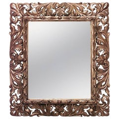 Specchio da parete in legno dorato intagliato in stile rococò italiano