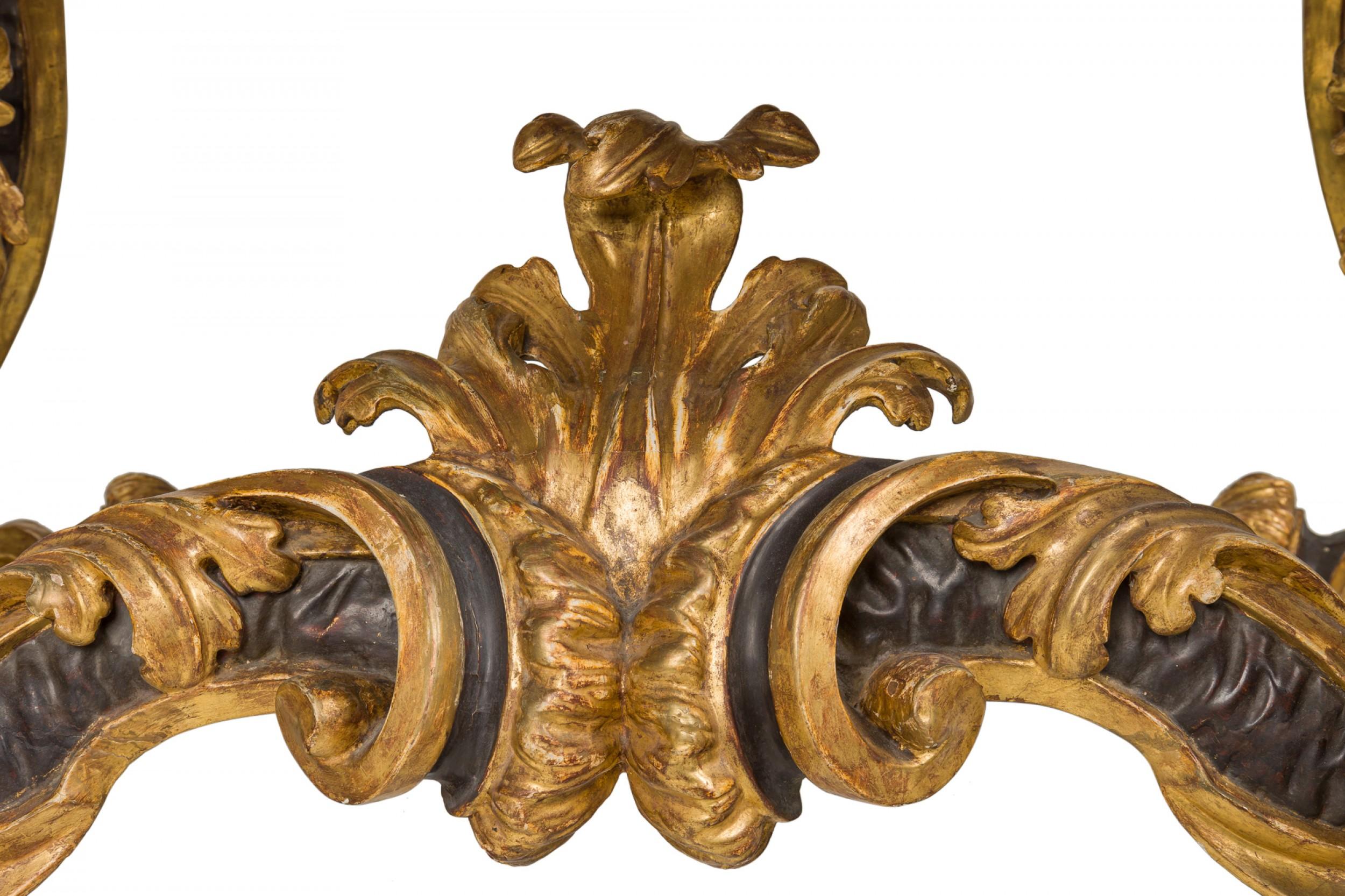Conso italien de style rococo en bois doré vert et marbre bourgogne foncé à motif de volutes en vente 3
