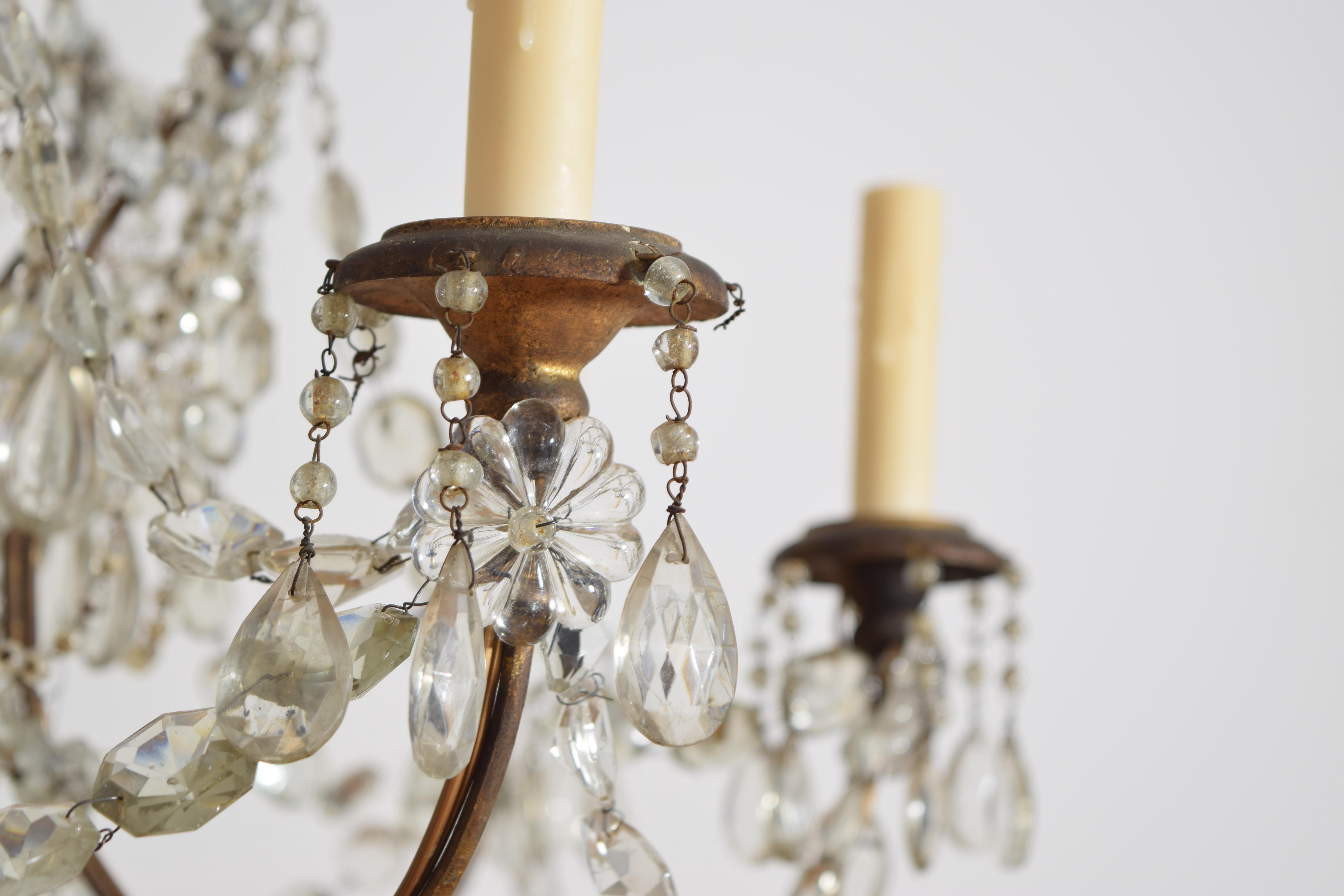 Lampadario a 8 luci in ferro, legno dorato e vetro in stile rococò italiano, metà del XIX secolo. in vendita 4
