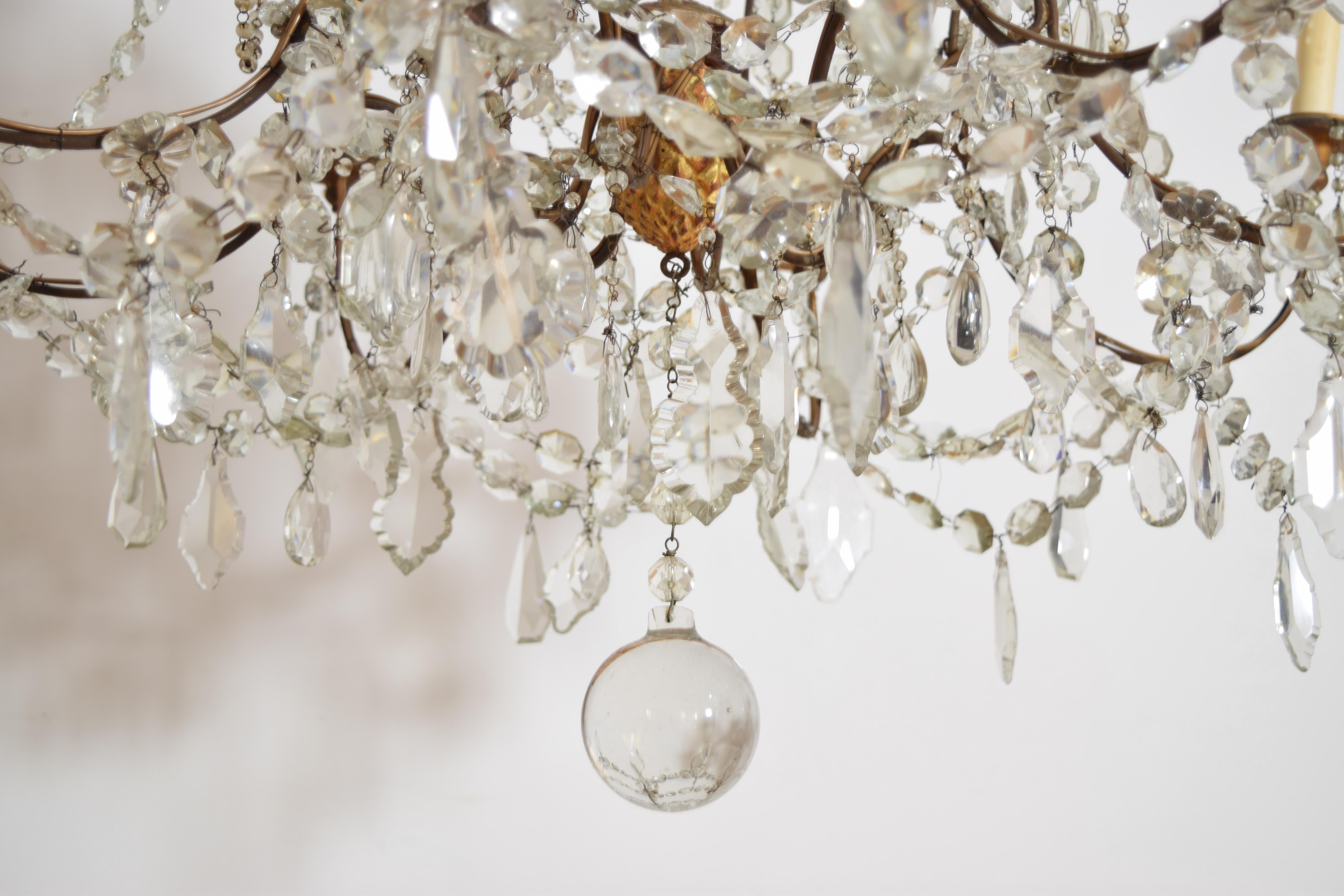 Lampadario a 8 luci in ferro, legno dorato e vetro in stile rococò italiano, metà del XIX secolo. in vendita 5