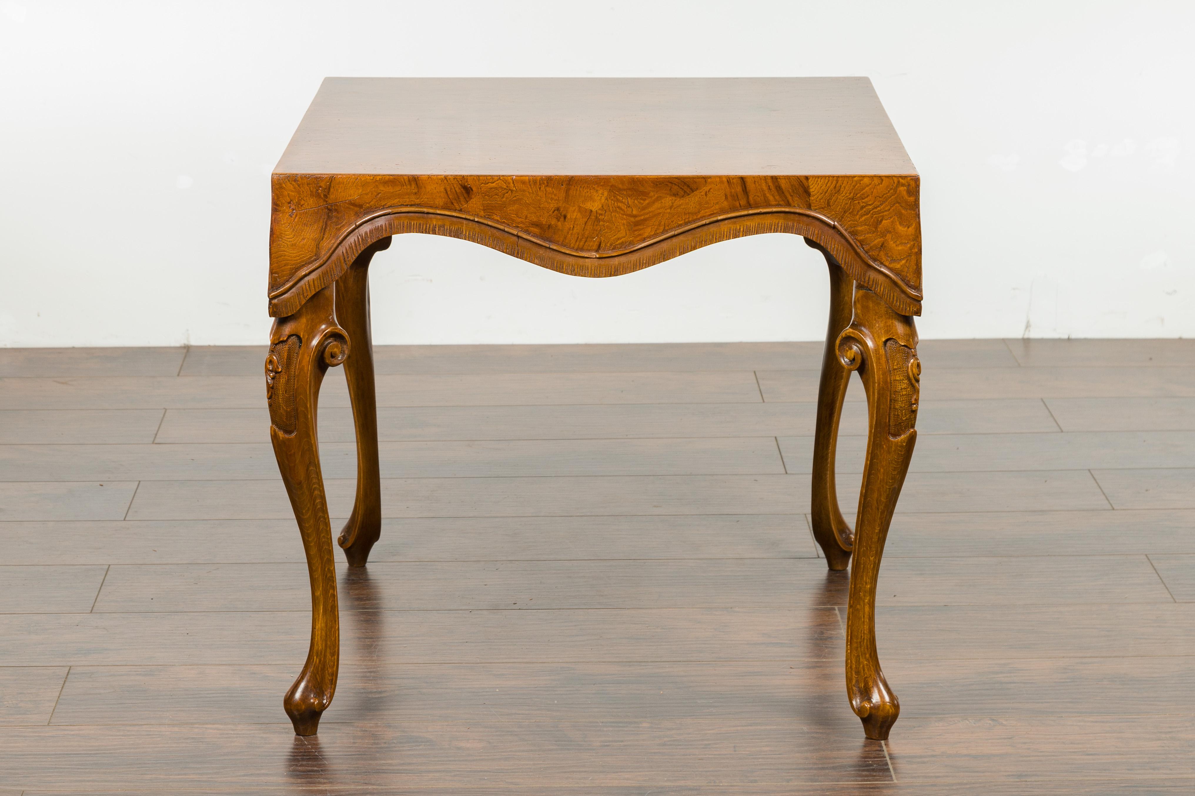 Italian Rococo Style Midcentury Walnut and Olive Wood Table with Cabriole Legs For Sale 4