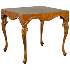 Table italienne de style rococo du milieu du siècle dernier en noyer et bois d'olivier avec pieds cabriole