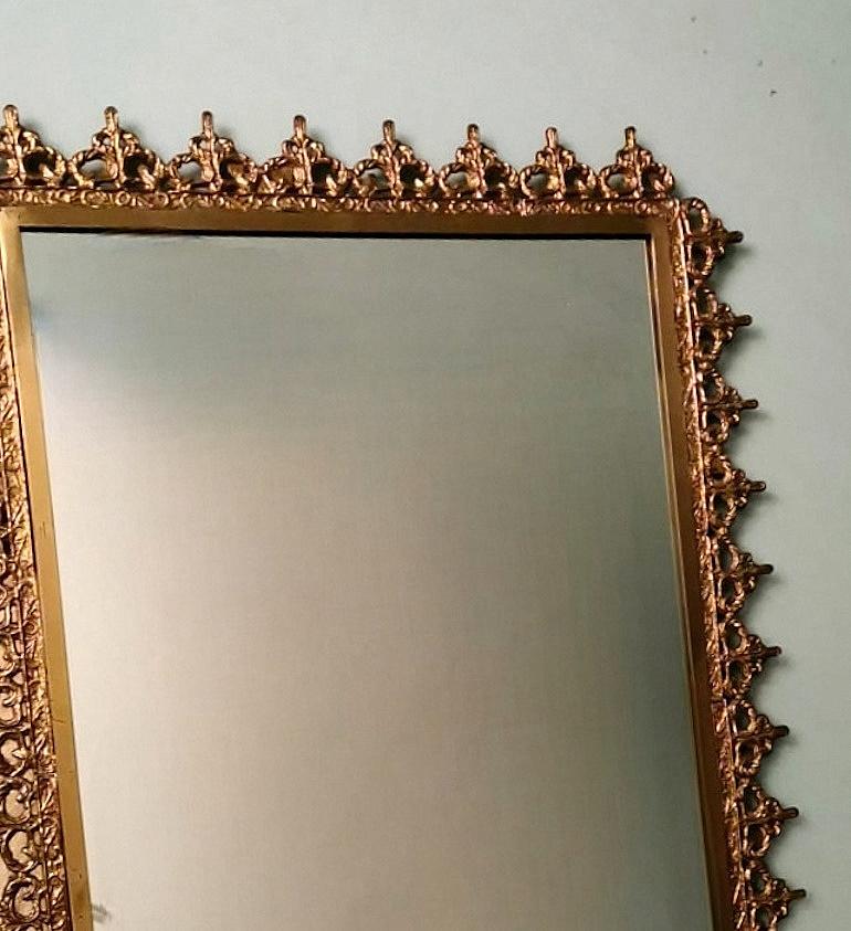 Miroir italien de style rococo avec bordure en laiton doré Bon état - En vente à Prato, Tuscany