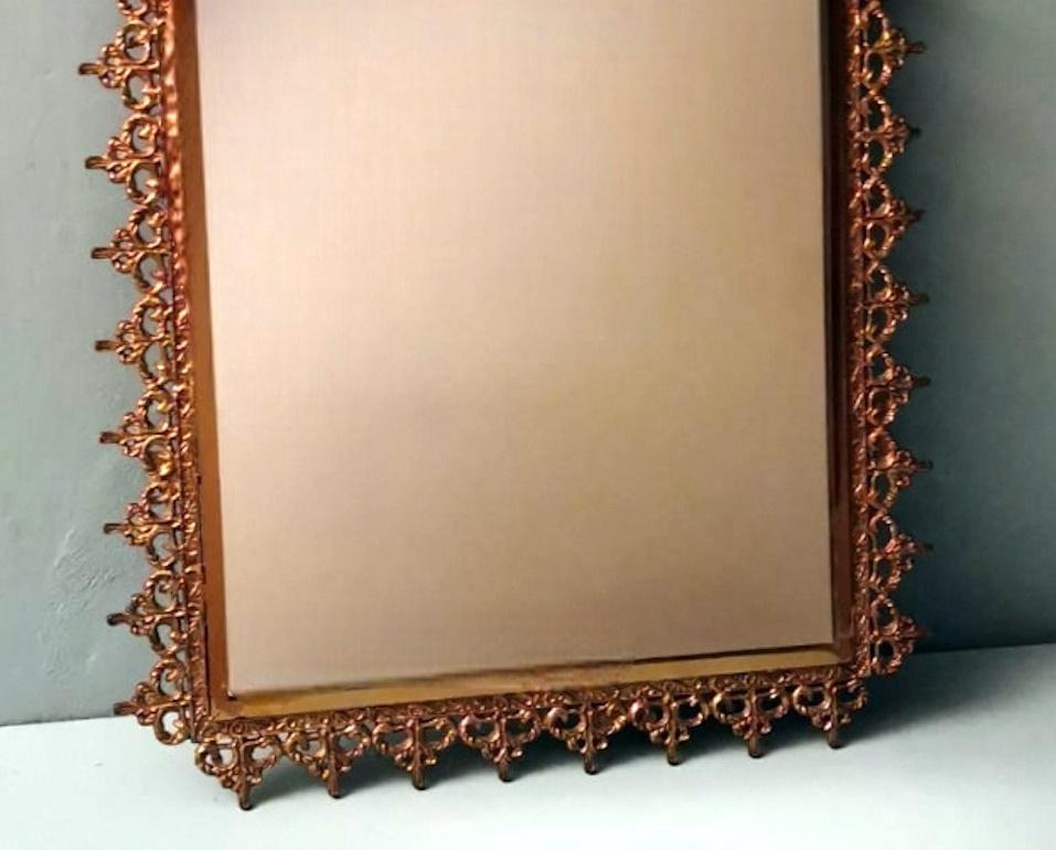 20ième siècle Miroir italien de style rococo avec bordure en laiton doré en vente