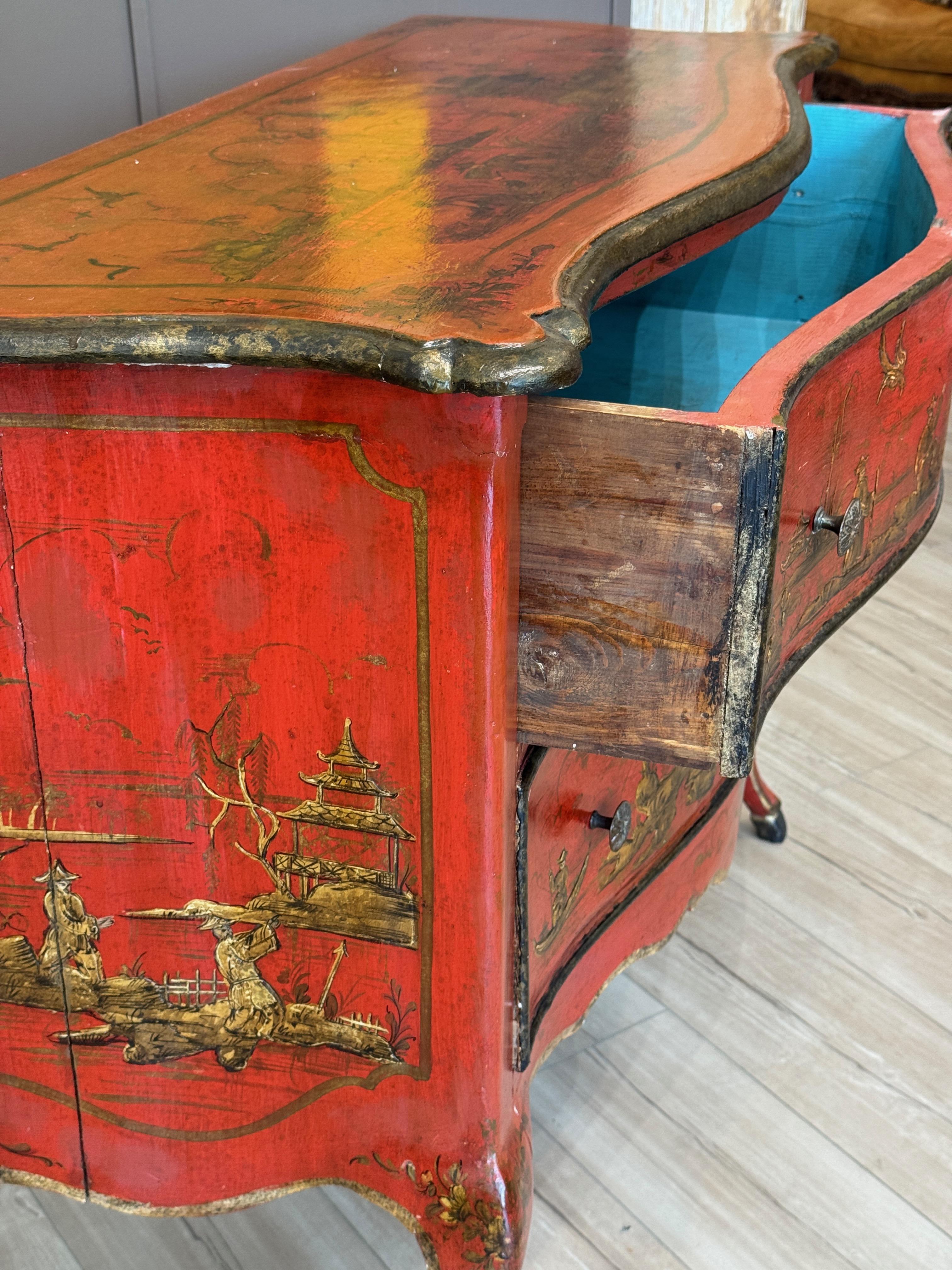 Commode decorato in stile rococò italiano a cineserie scarlatte in vendita 3