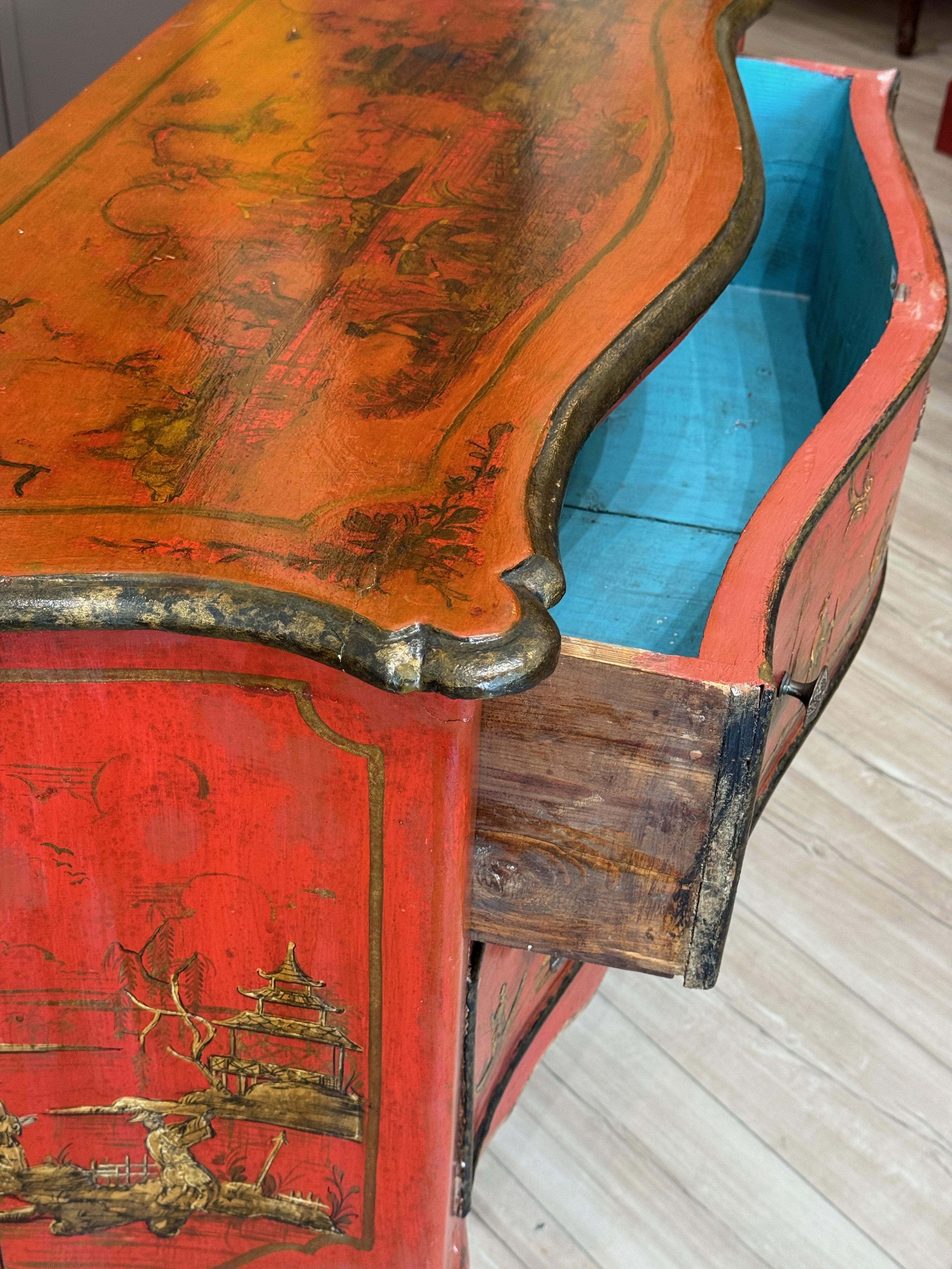 Commode decorato in stile rococò italiano a cineserie scarlatte in vendita 4