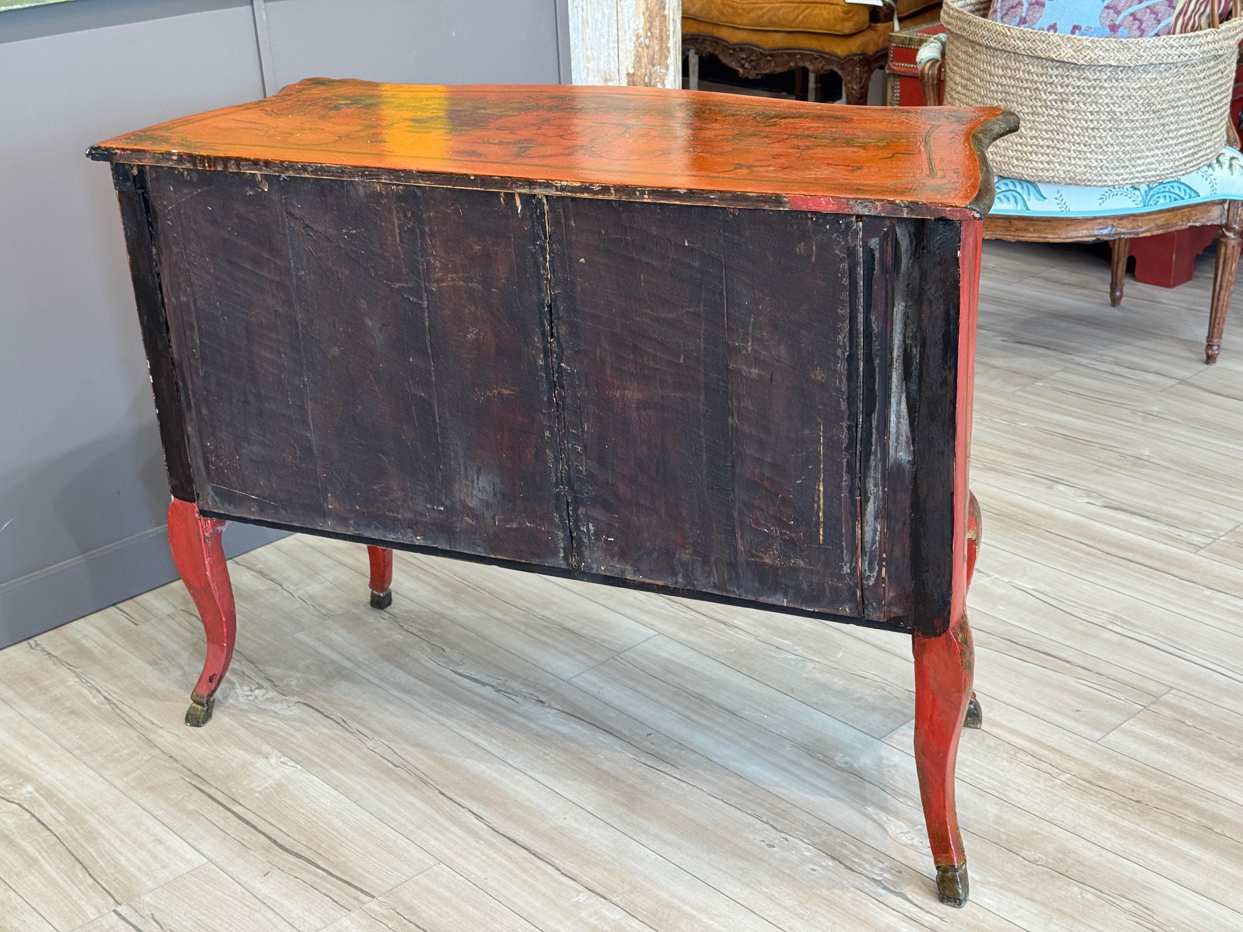 Commode decorato in stile rococò italiano a cineserie scarlatte in vendita 5
