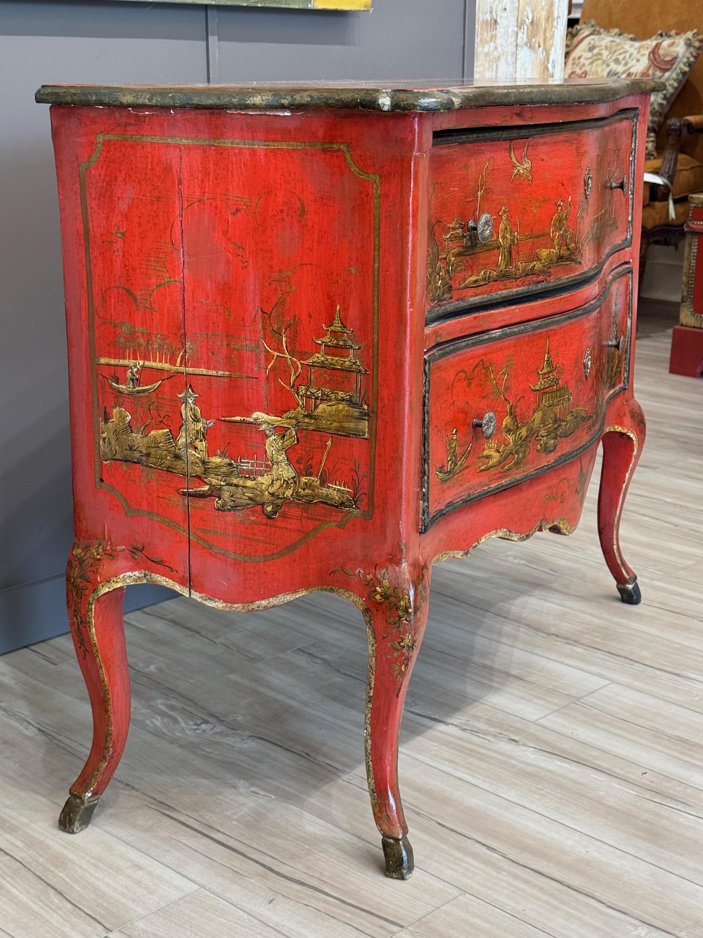 Commode decorato in stile rococò italiano a cineserie scarlatte in vendita 1