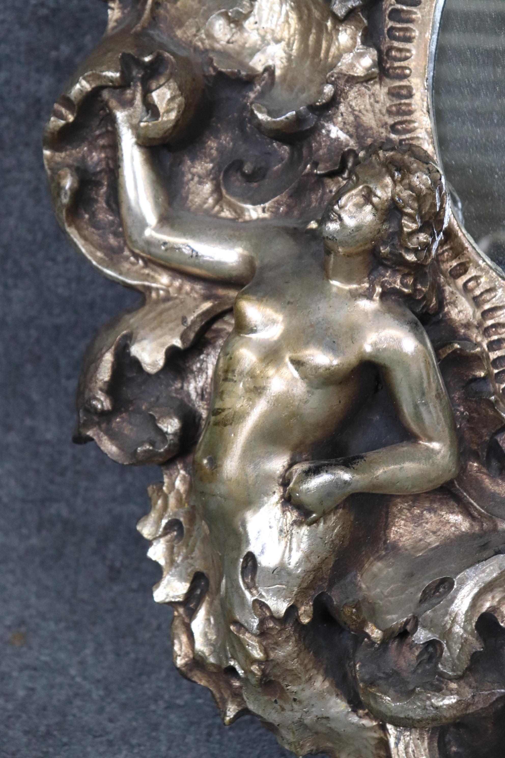 Italienischer Rokoko-Silber vergoldeter Figurenspiegel mit Satyrn, Putten und Figuren (Mitte des 20. Jahrhunderts)