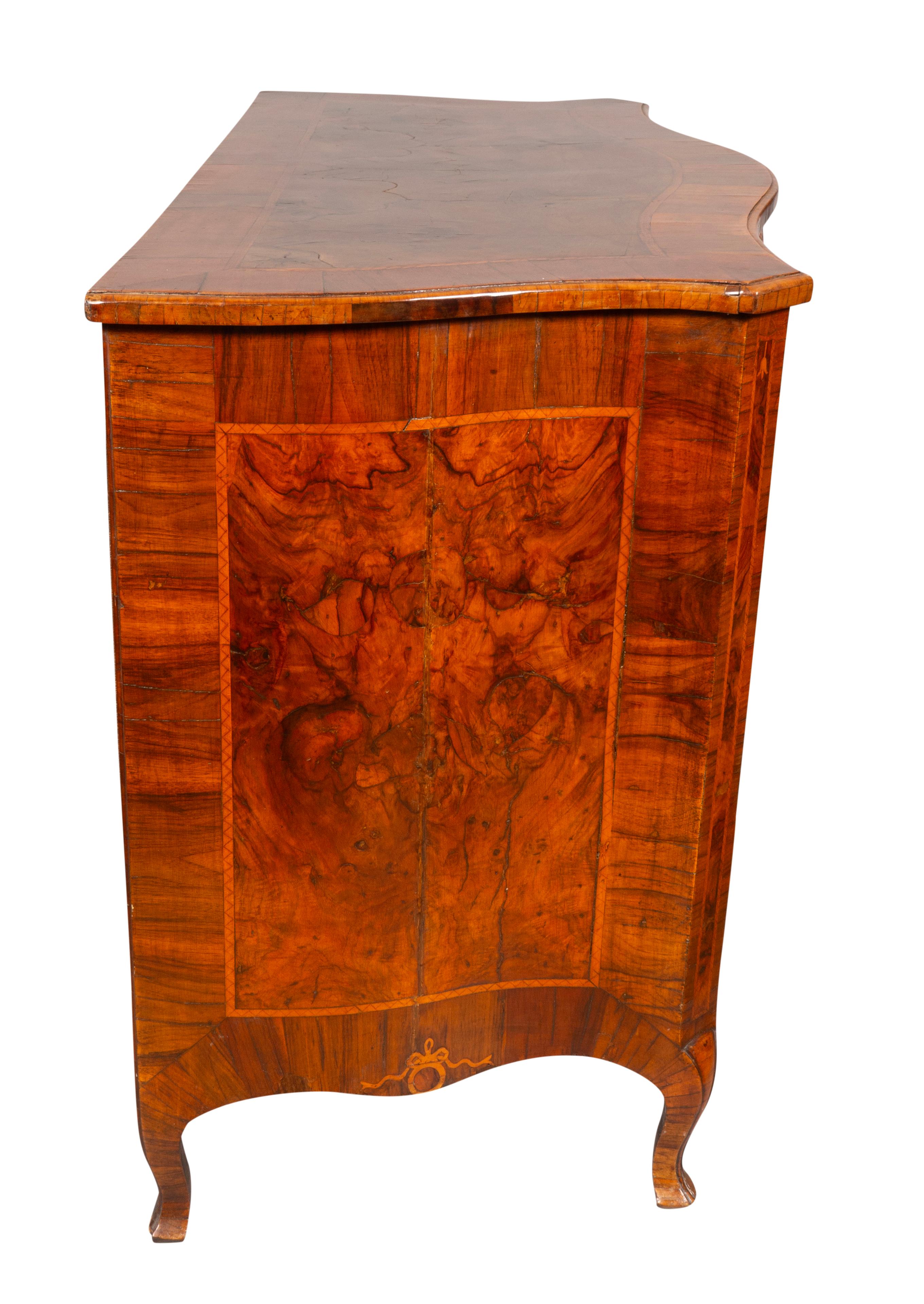 Mid-18th Century Italian Rococo Walnut Commode For Sale