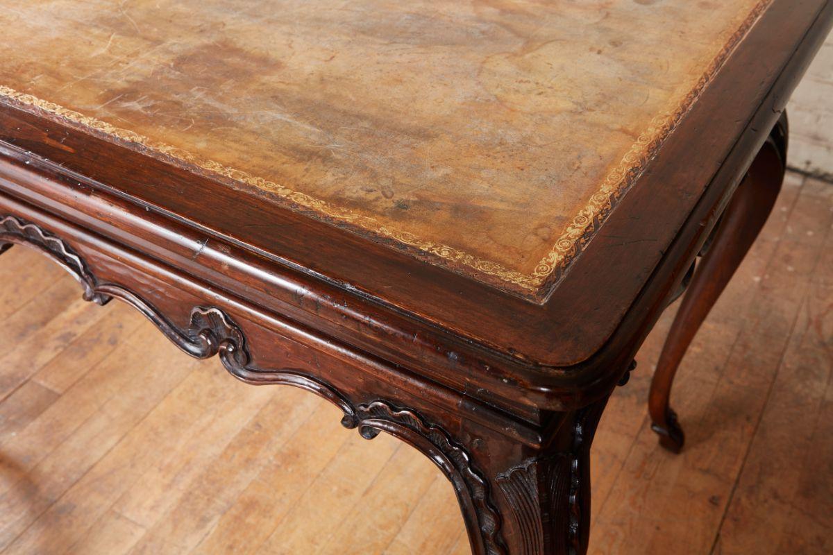 Cuir Table à écrire italienne rococo en vente