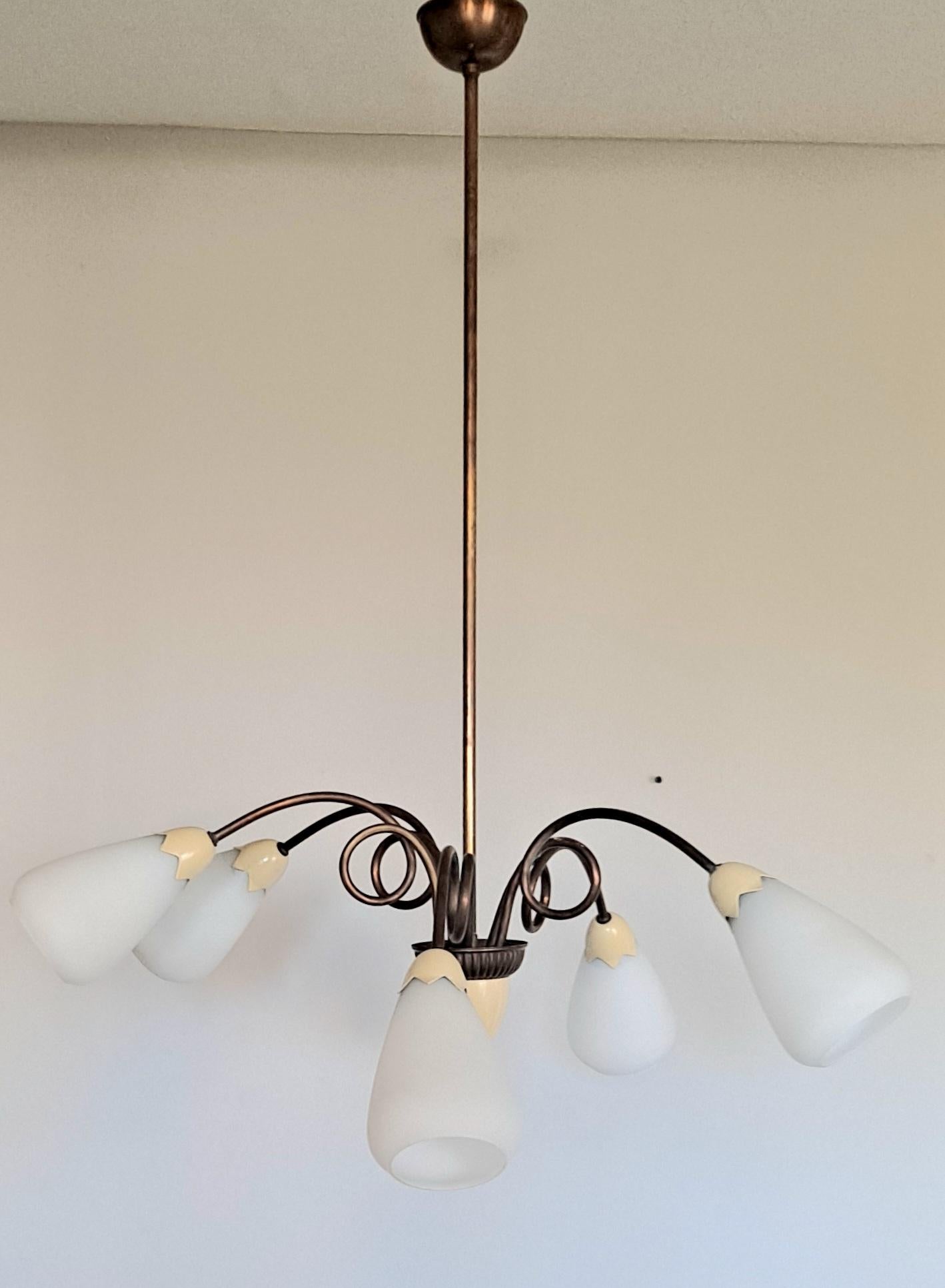 Italian Romantic Chandelier from the 50s  In Good Condition For Sale In Los Angeles, CA