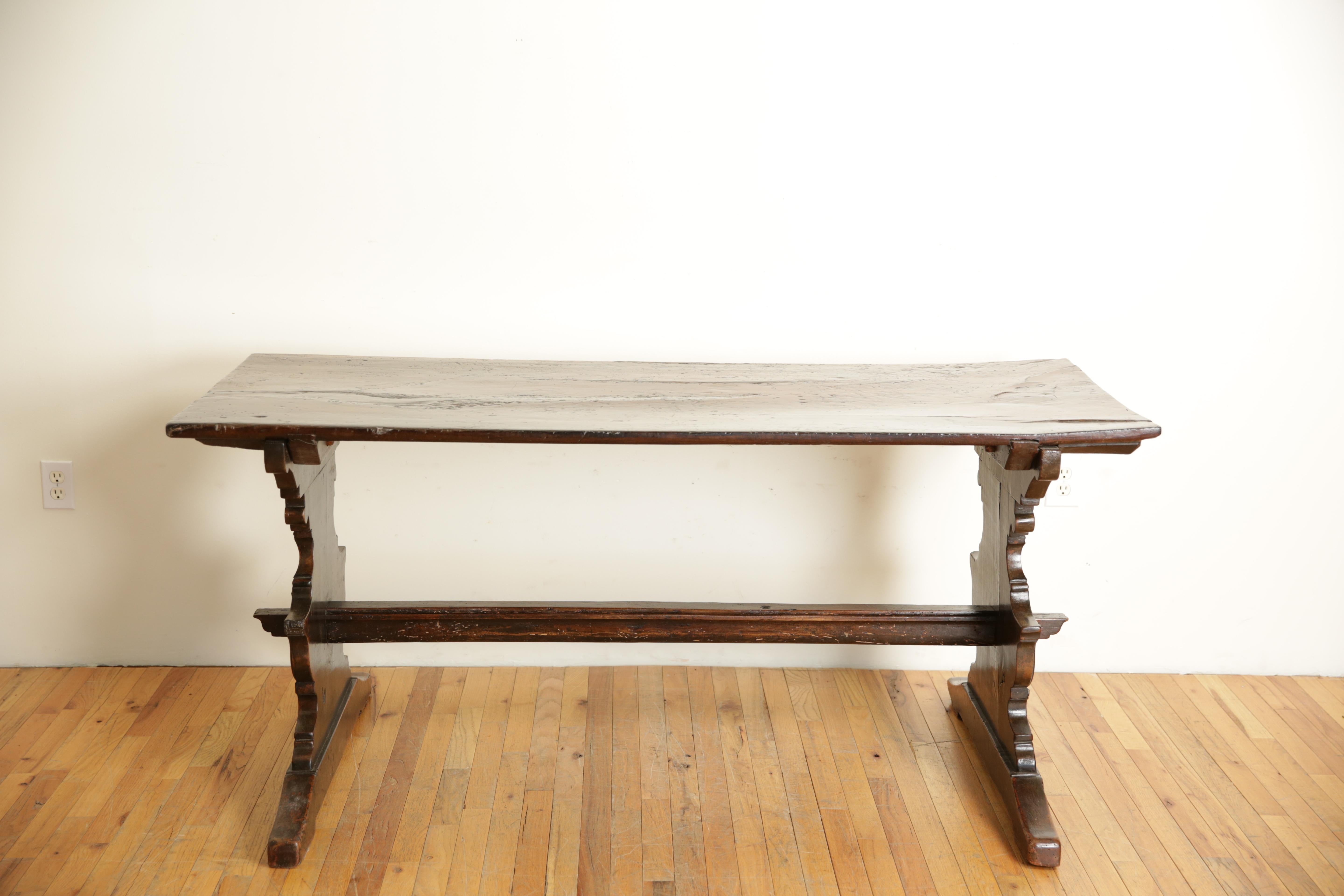 Italian, Rome, Baroque Period Carved Walnut Table, ca. 1650 In Good Condition In Atlanta, GA