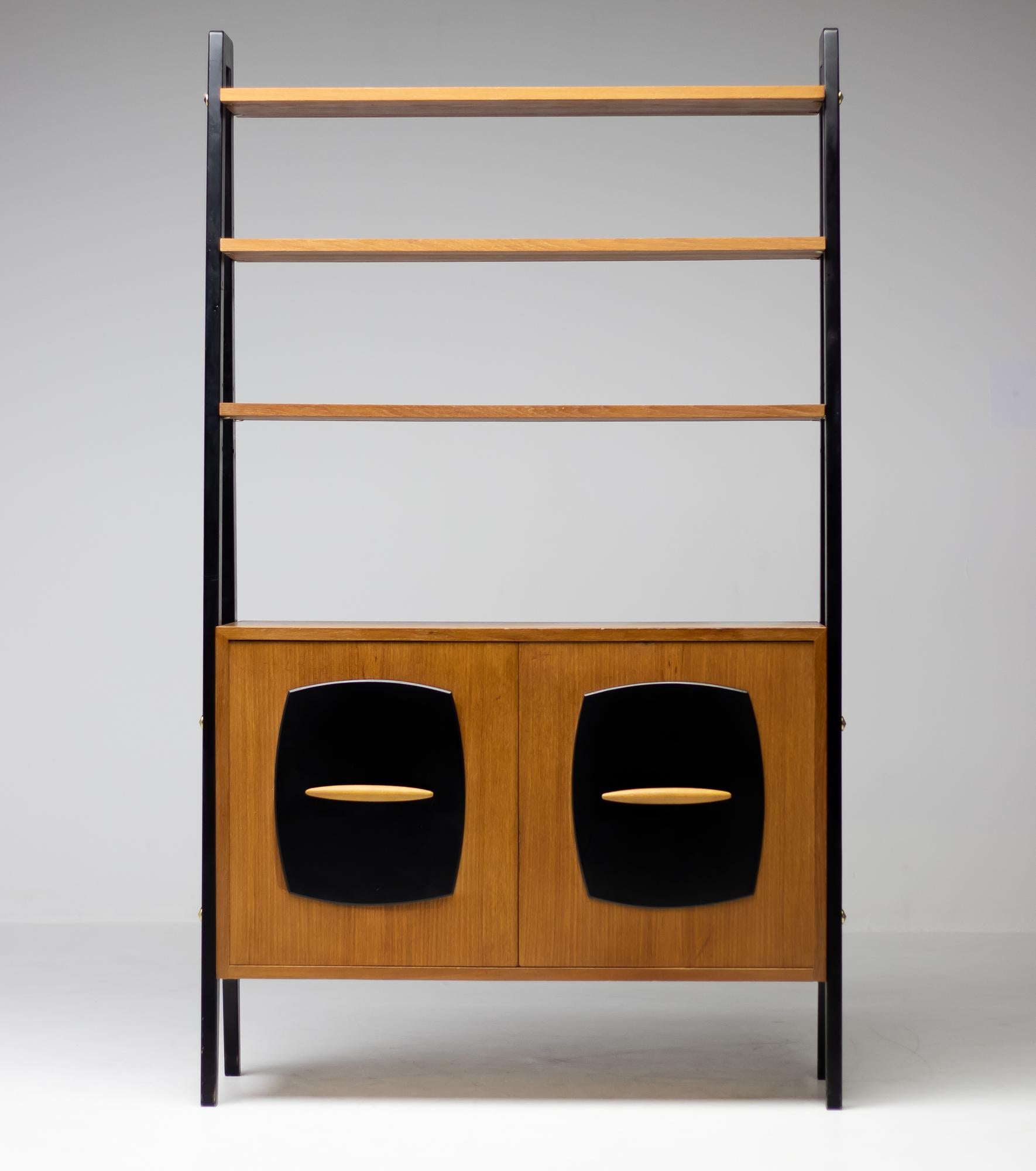 Elegant 1950's bookcase in teak and black lacquered wood that can be used as a room divider.
Great vintage condition.