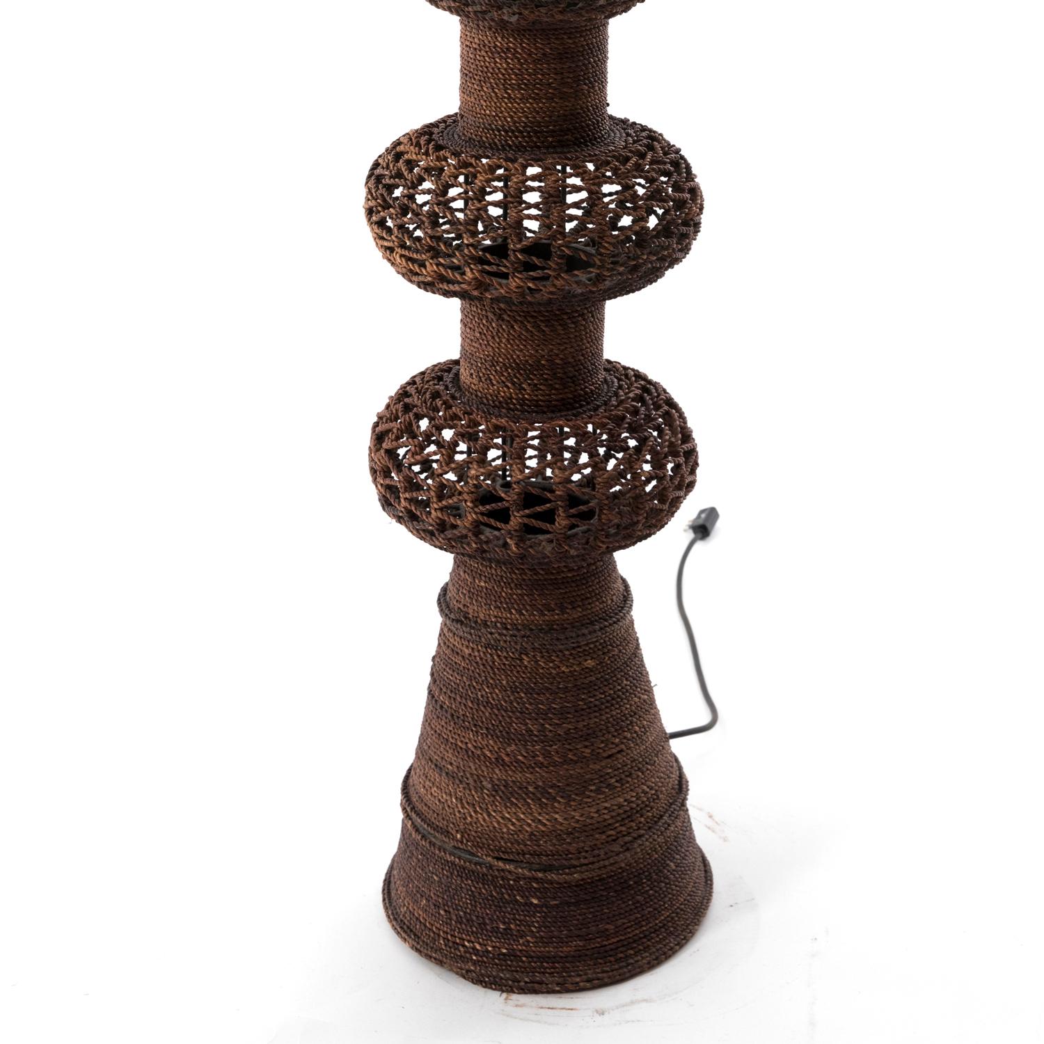 Italian Rope Floor Lamp from the 1970s In Fair Condition In Milano, Lombardia