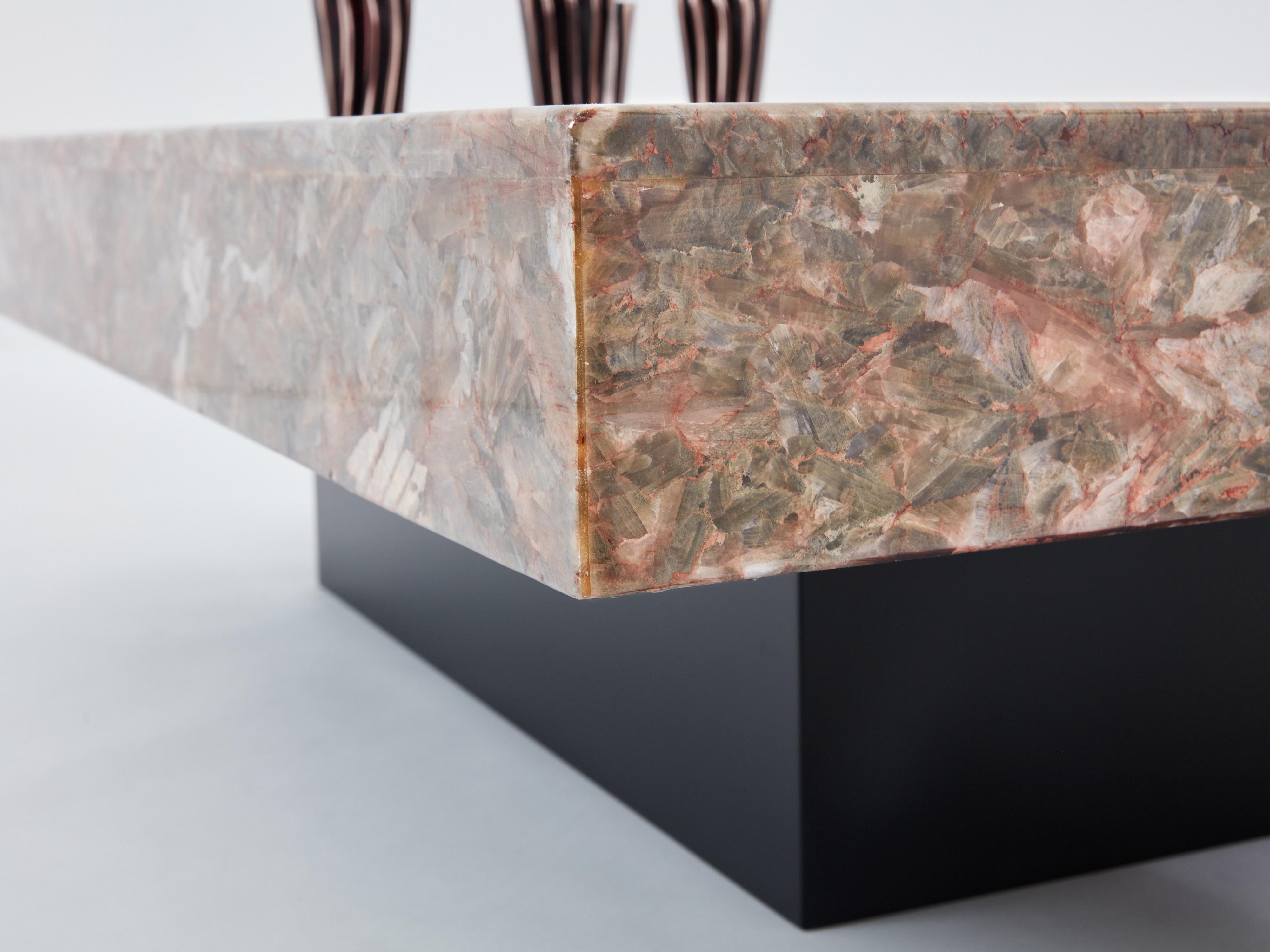 Italienischer rosafarbener kristalliner Alabaster Couchtisch Ende der 1970er Jahre im Angebot 5