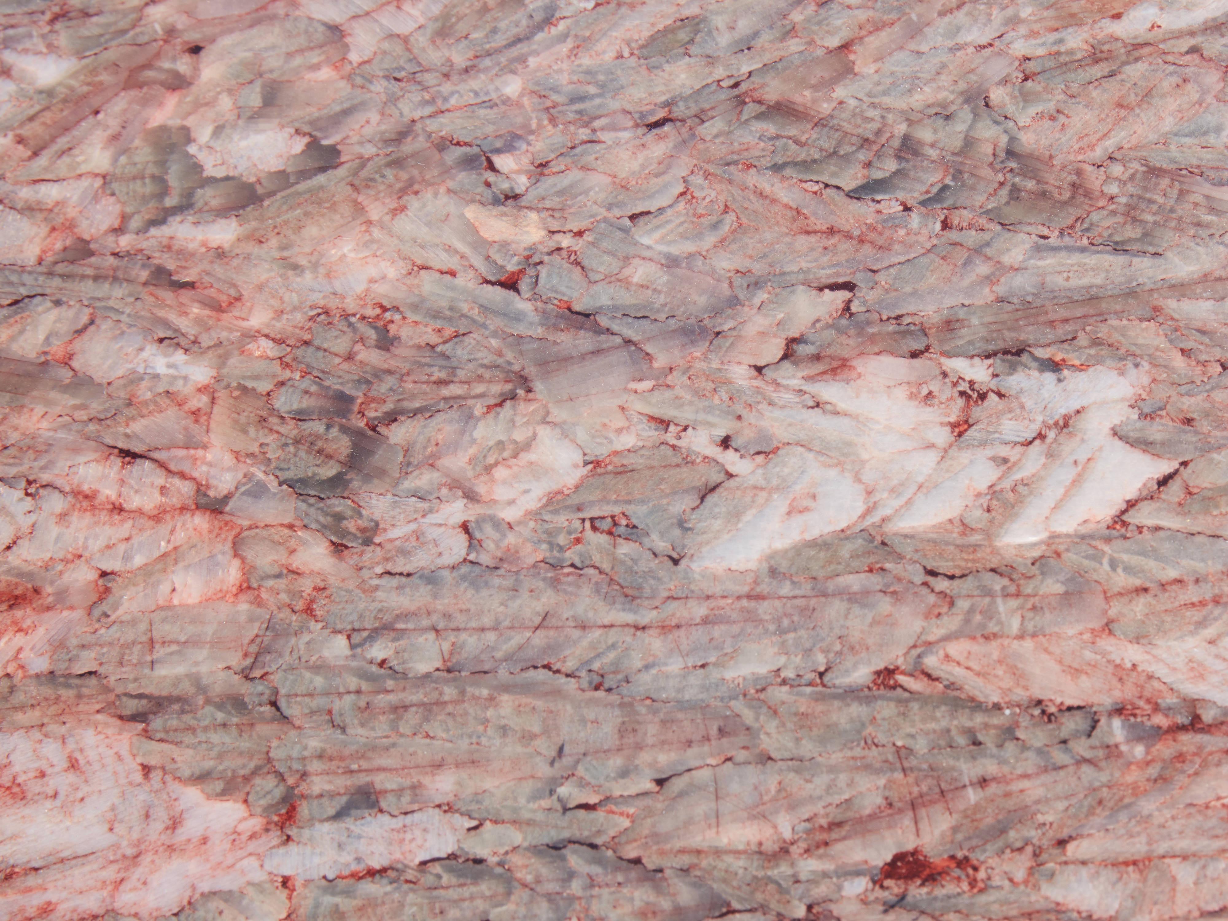 Italienischer rosafarbener kristalliner Alabaster Couchtisch Ende der 1970er Jahre (Ende des 20. Jahrhunderts) im Angebot